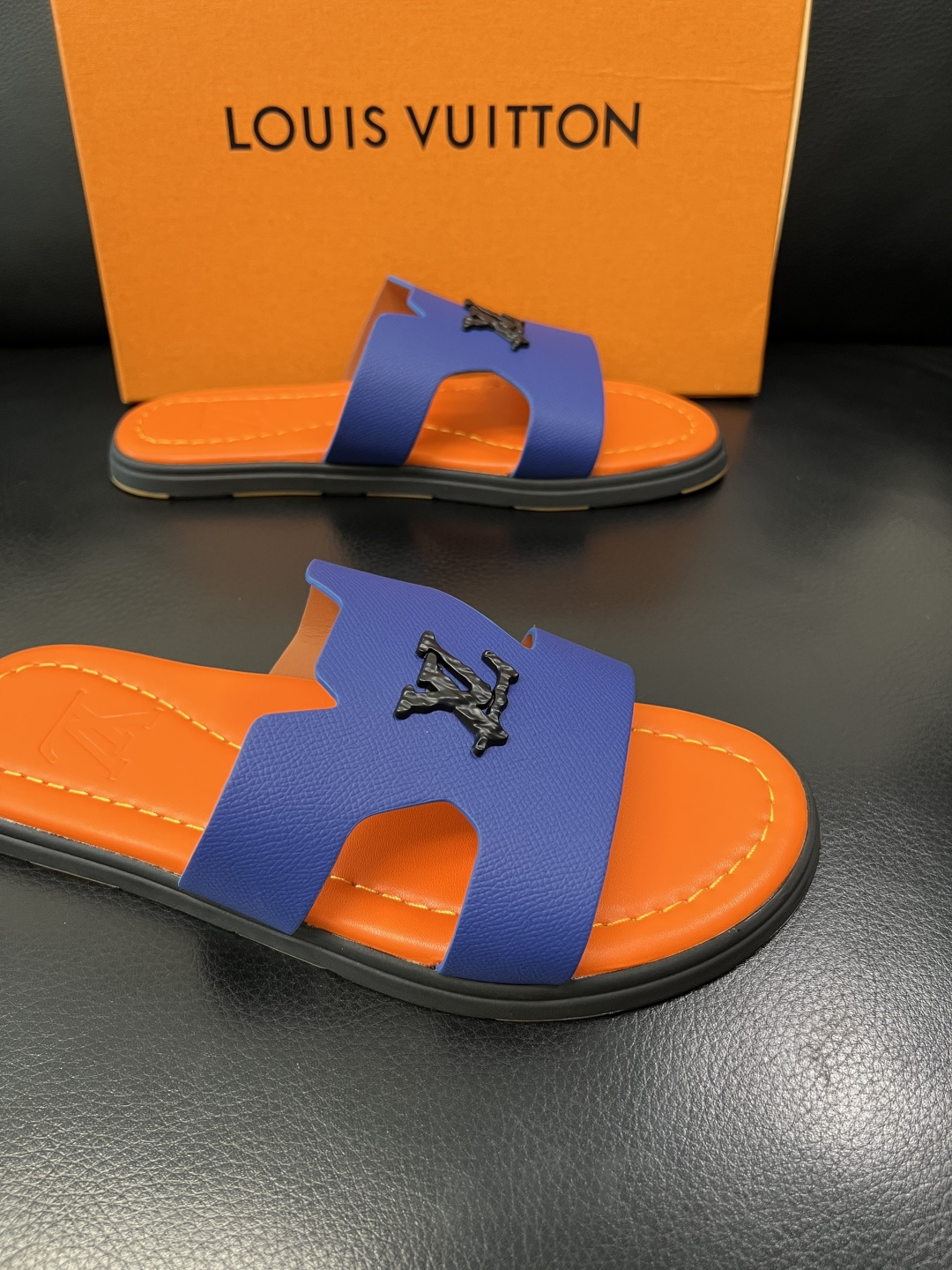 Lv 高品质 顶级工艺品 路易威登，拖鞋 专柜同步原厂配置，鞋面意大利进口，高品质拼接缤纷色彩复杂工艺品