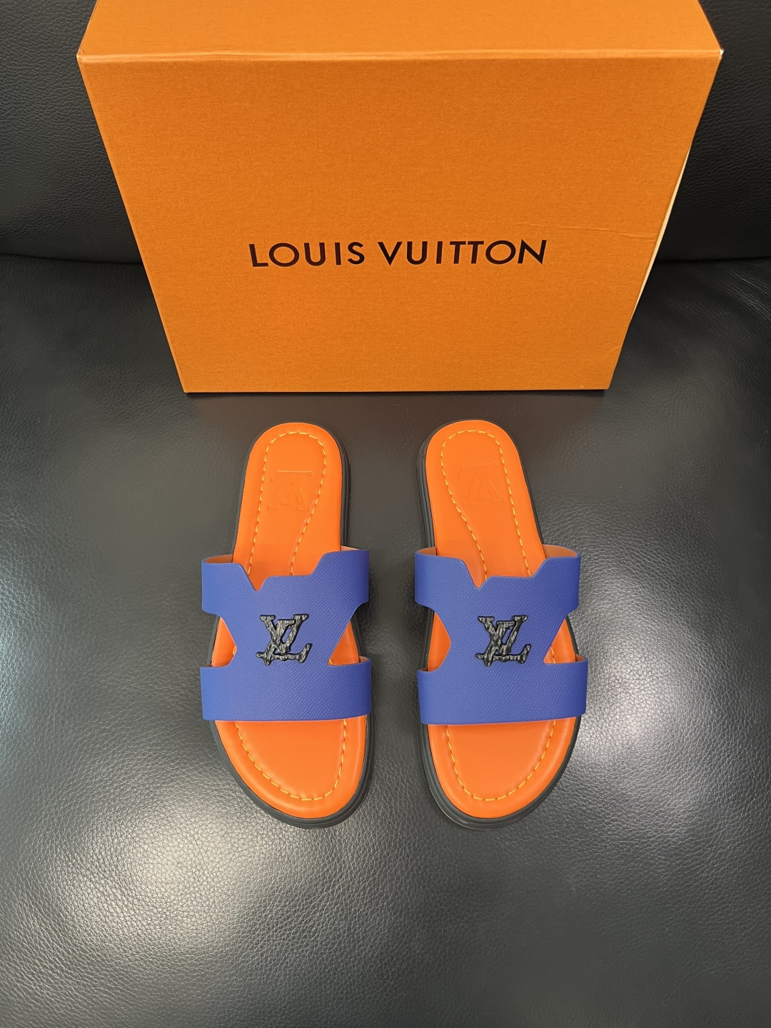 Lv 高品质 顶级工艺品 路易威登，拖鞋 专柜同步原厂配置，鞋面意大利进口，高品质拼接缤纷色彩复杂工艺品