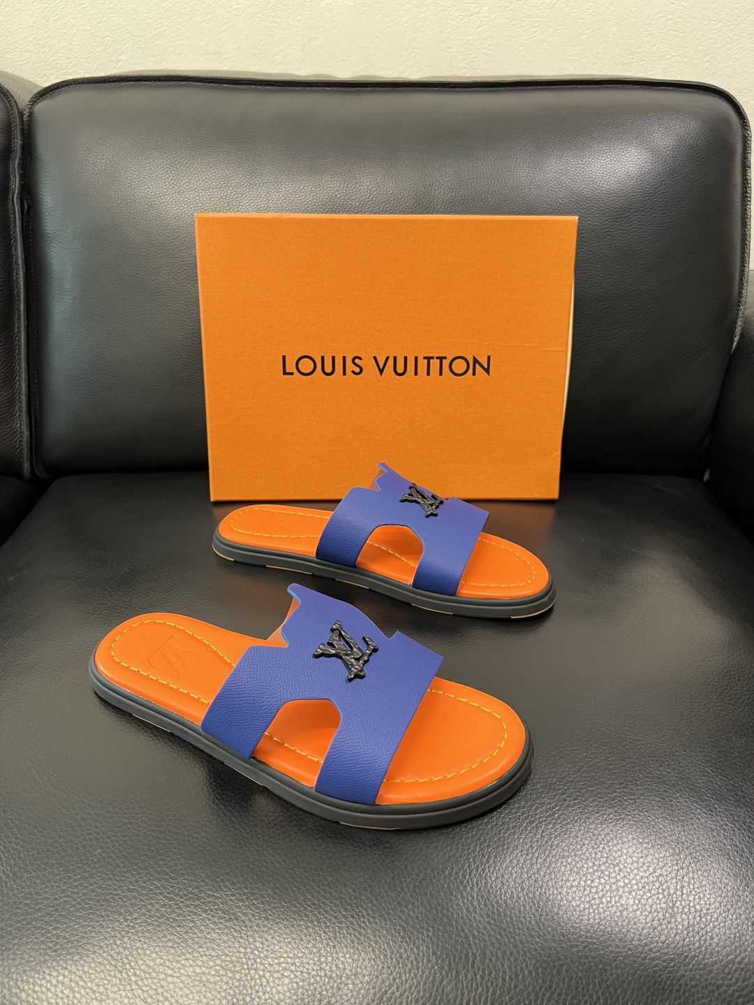 Lv 高品质 顶级工艺品 路易威登，拖鞋 专柜同步原厂配置，鞋面意大利进口，高品质拼接缤纷色彩复杂工艺品