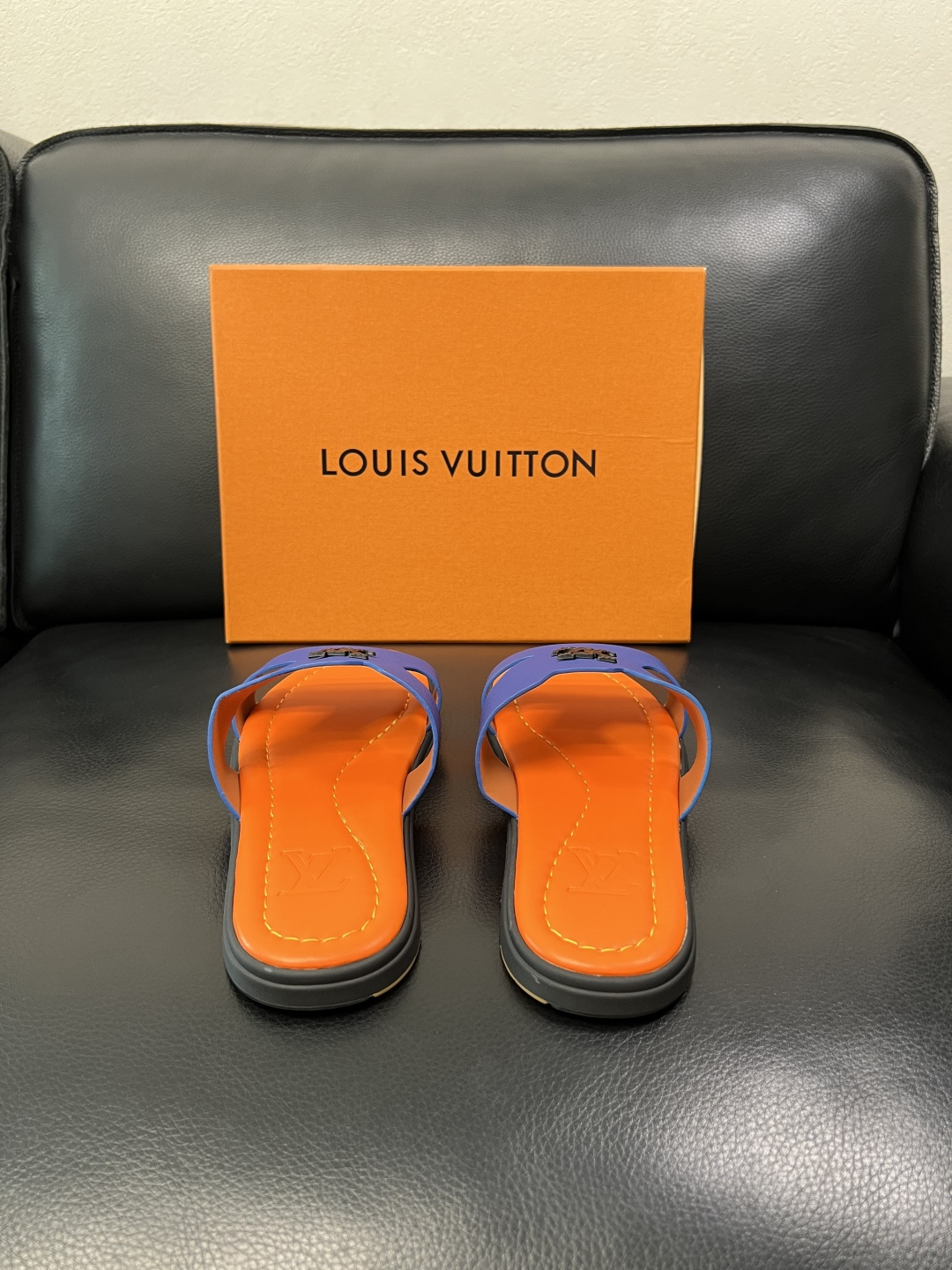 Lv 高品质 顶级工艺品 路易威登，拖鞋 专柜同步原厂配置，鞋面意大利进口，高品质拼接缤纷色彩复杂工艺品