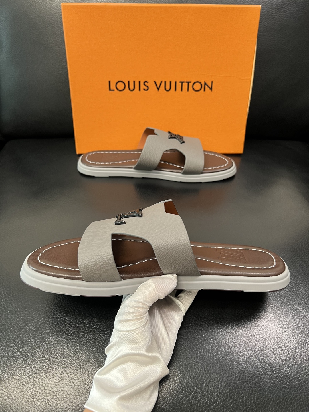 Lv 高品质 顶级工艺品 路易威登，拖鞋 专柜同步原厂配置，鞋面意大利进口，高品质拼接缤纷色彩复杂工艺品