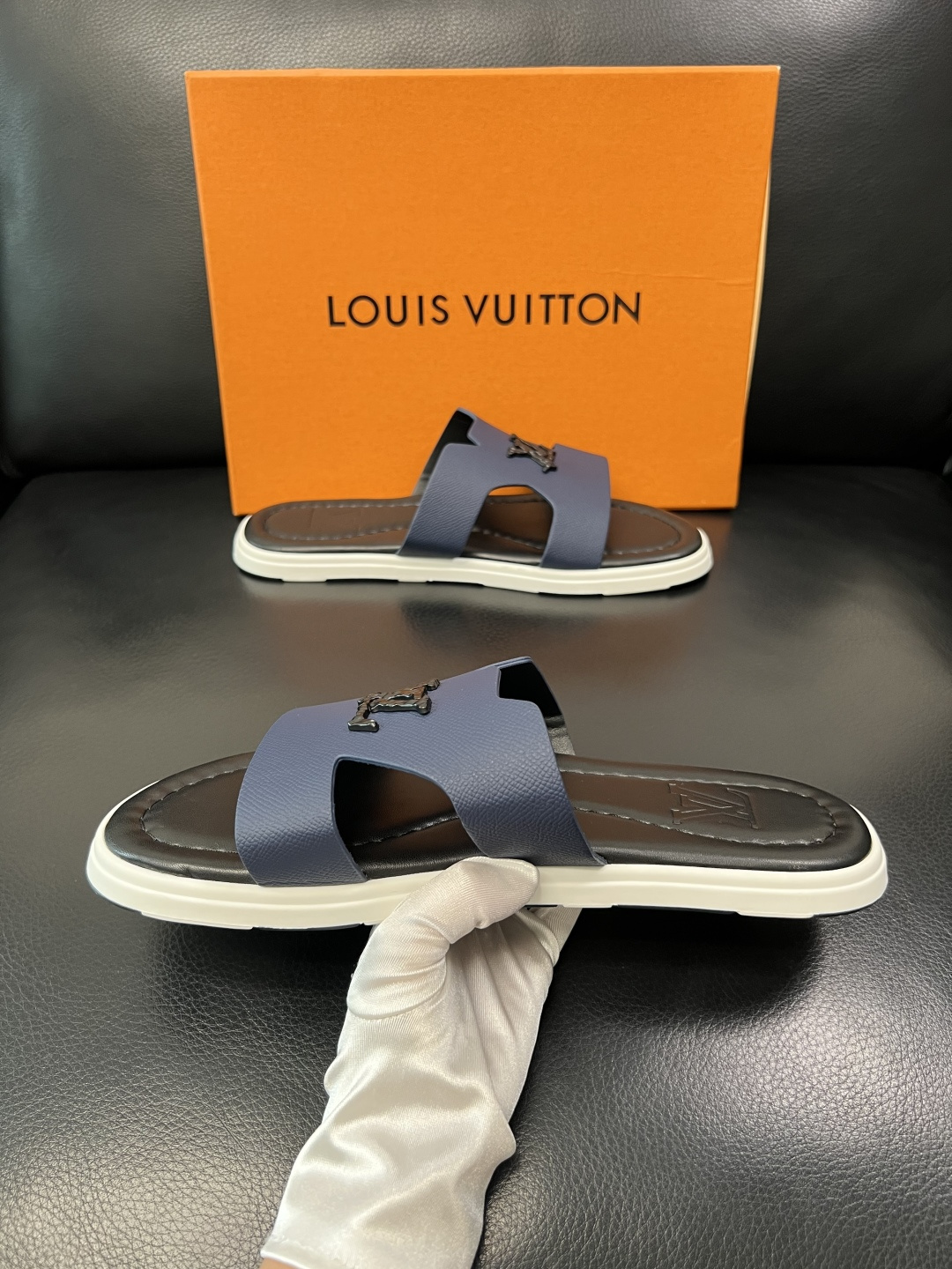 Lv 高品质 顶级工艺品 路易威登，拖鞋 专柜同步原厂配置，鞋面意大利进口，高品质拼接缤纷色彩复杂工艺品