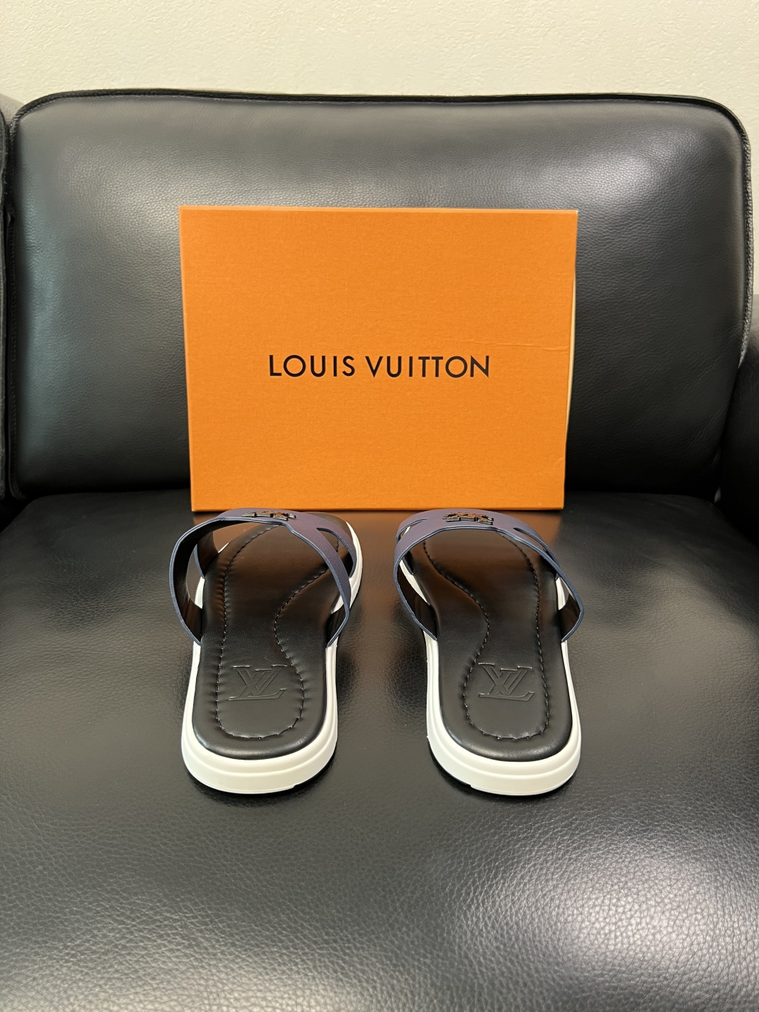 Lv 高品质 顶级工艺品 路易威登，拖鞋 专柜同步原厂配置，鞋面意大利进口，高品质拼接缤纷色彩复杂工艺品