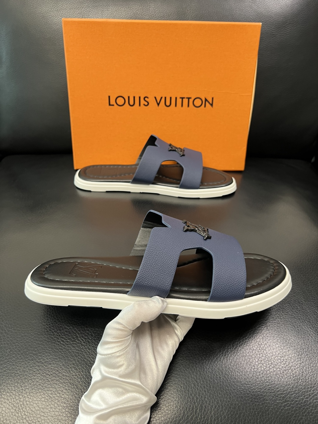 Lv 高品质 顶级工艺品 路易威登，拖鞋 专柜同步原厂配置，鞋面意大利进口，高品质拼接缤纷色彩复杂工艺品