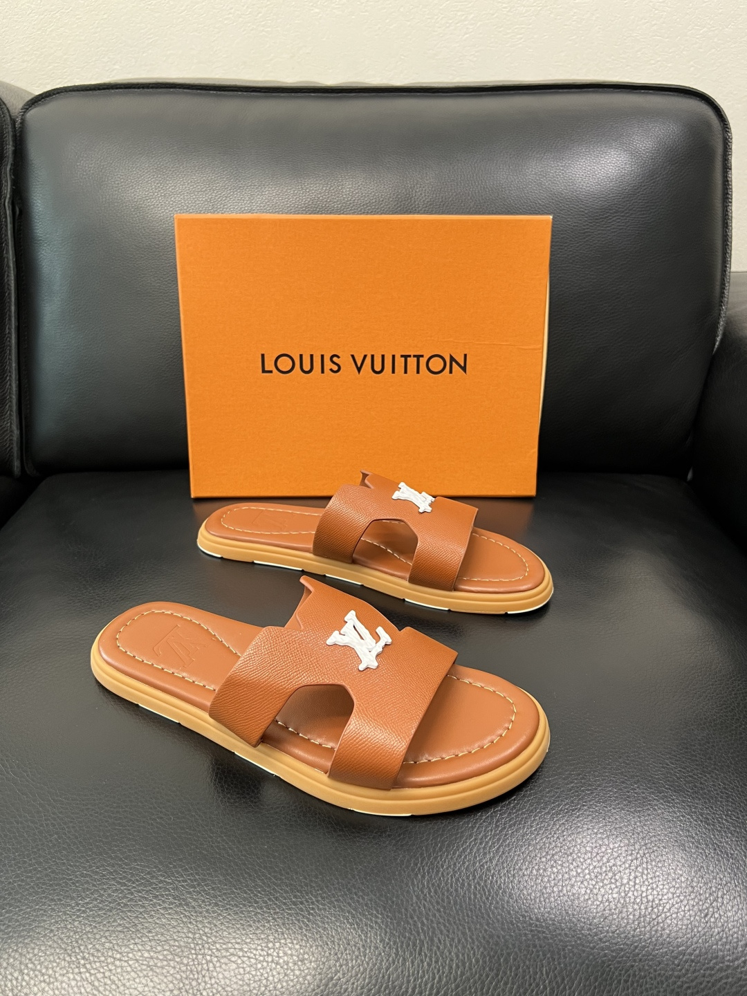 Lv 高品质 顶级工艺品 路易威登，拖鞋 专柜同步原厂配置，鞋面意大利进口，高品质拼接缤纷色彩复杂工艺品