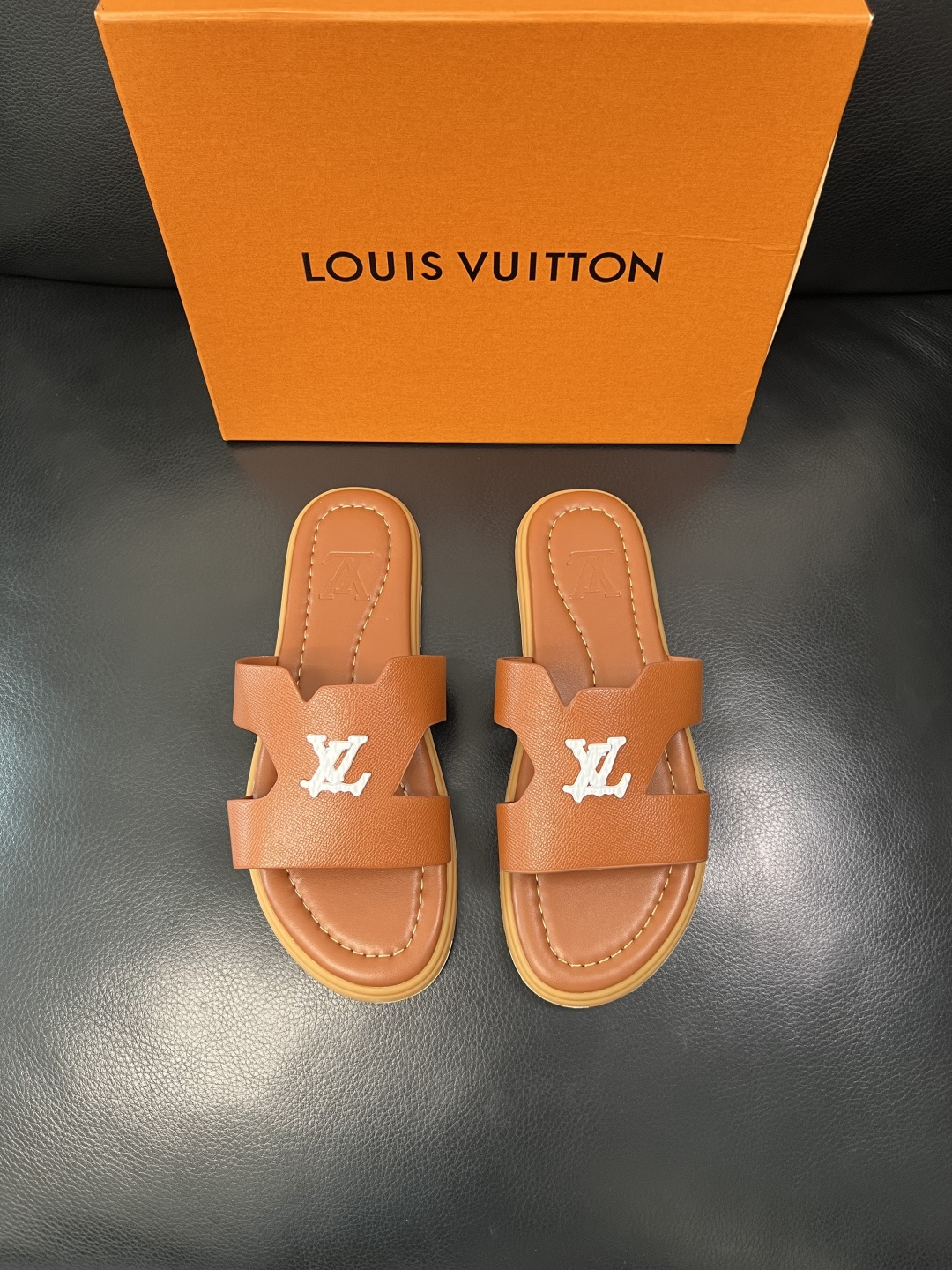 Lv 高品质 顶级工艺品 路易威登，拖鞋 专柜同步原厂配置，鞋面意大利进口，高品质拼接缤纷色彩复杂工艺品