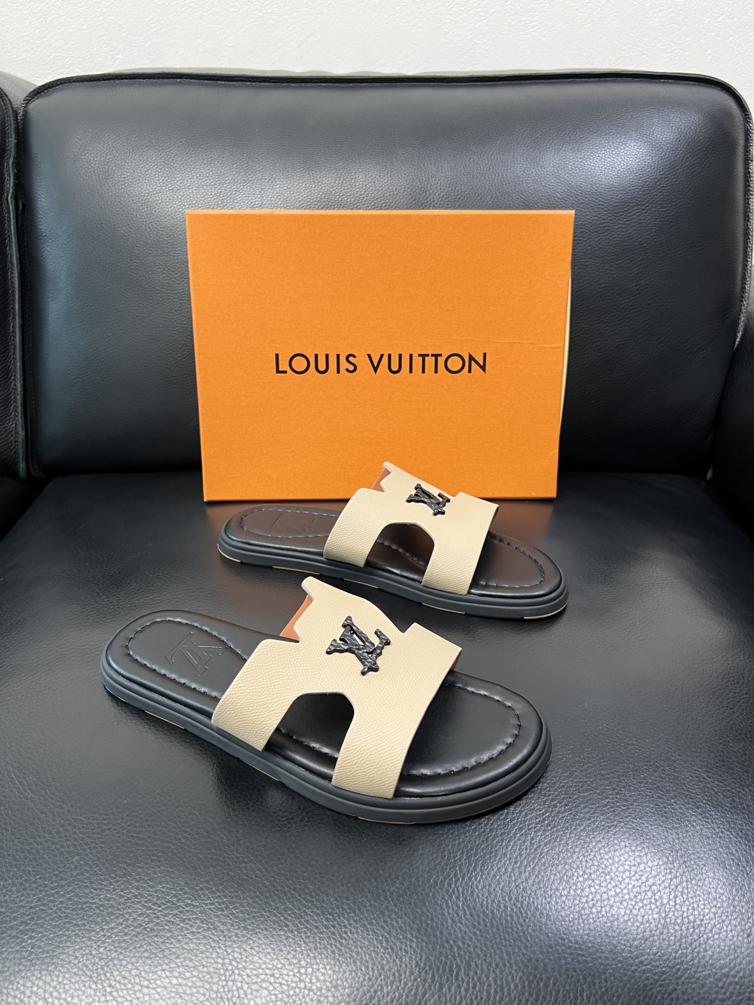 Lv 高品质 顶级工艺品 路易威登，拖鞋 专柜同步原厂配置，鞋面意大利进口，高品质拼接缤纷色彩复杂工艺品