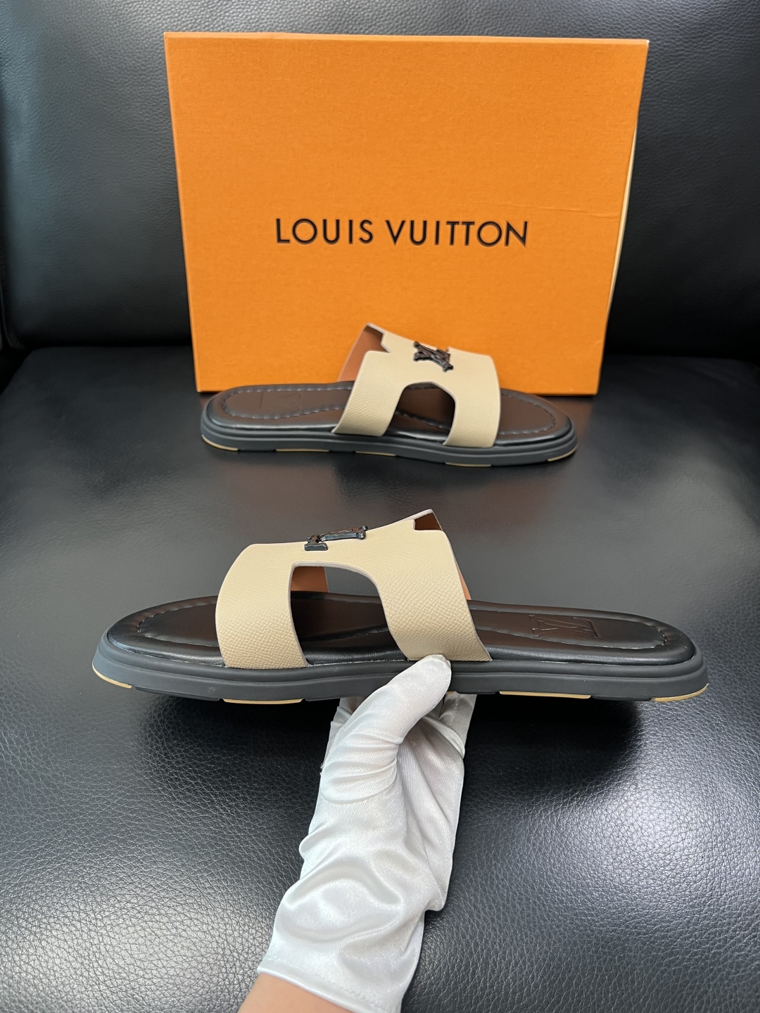 Lv 高品质 顶级工艺品 路易威登，拖鞋 专柜同步原厂配置，鞋面意大利进口，高品质拼接缤纷色彩复杂工艺品