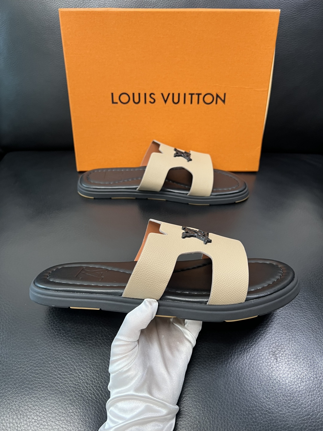 Lv 高品质 顶级工艺品 路易威登，拖鞋 专柜同步原厂配置，鞋面意大利进口，高品质拼接缤纷色彩复杂工艺品