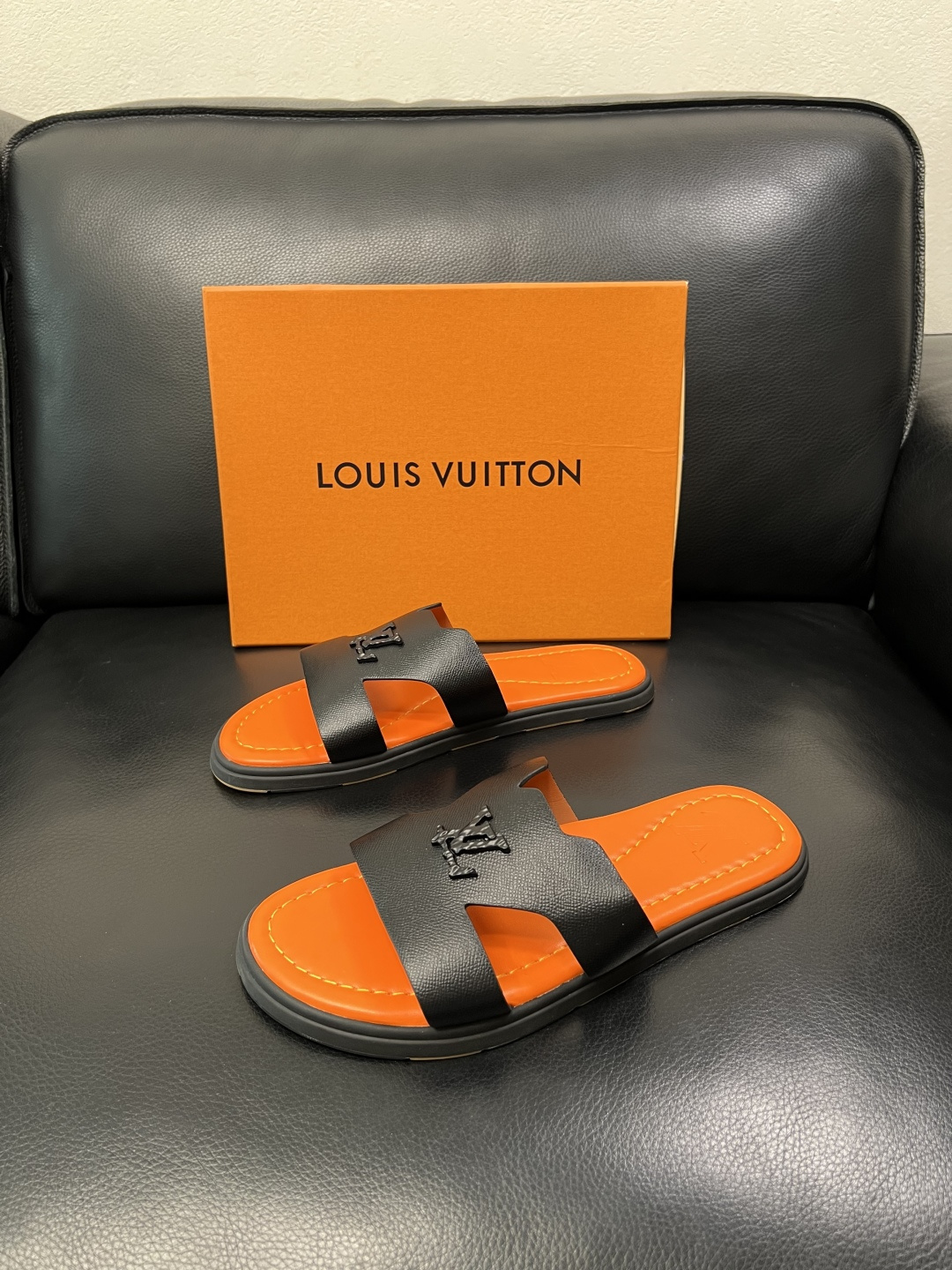 Lv 高品质 顶级工艺品 路易威登，拖鞋 专柜同步原厂配置，鞋面意大利进口，高品质拼接缤纷色彩复杂工艺品