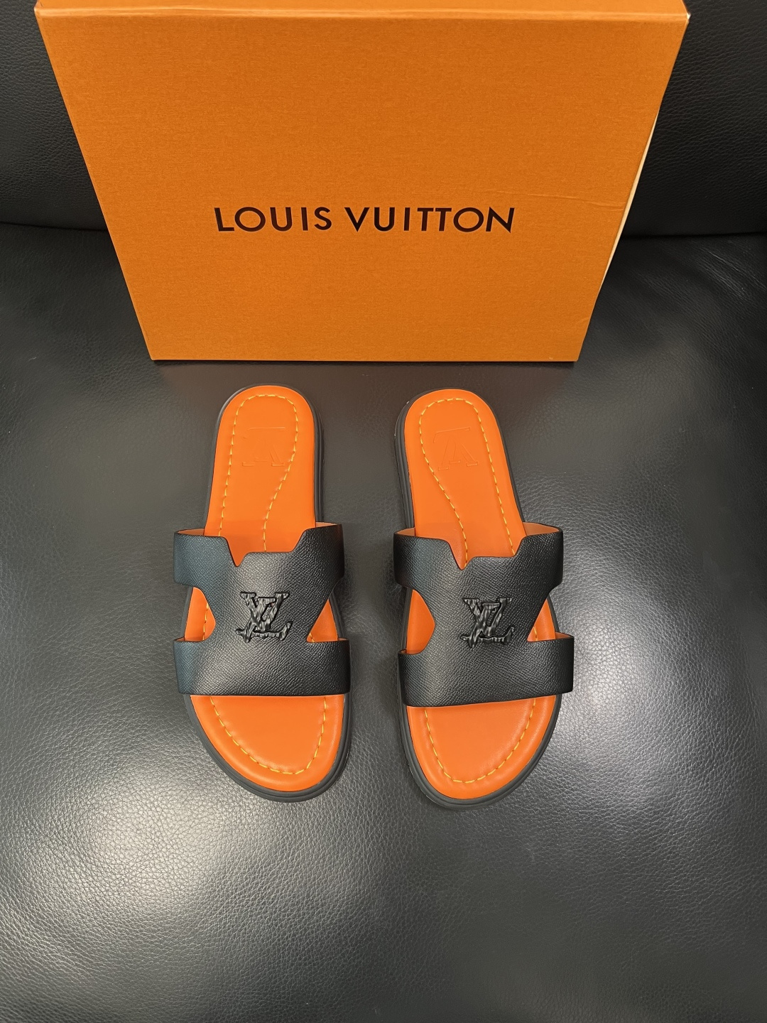 Lv 高品质 顶级工艺品 路易威登，拖鞋 专柜同步原厂配置，鞋面意大利进口，高品质拼接缤纷色彩复杂工艺品