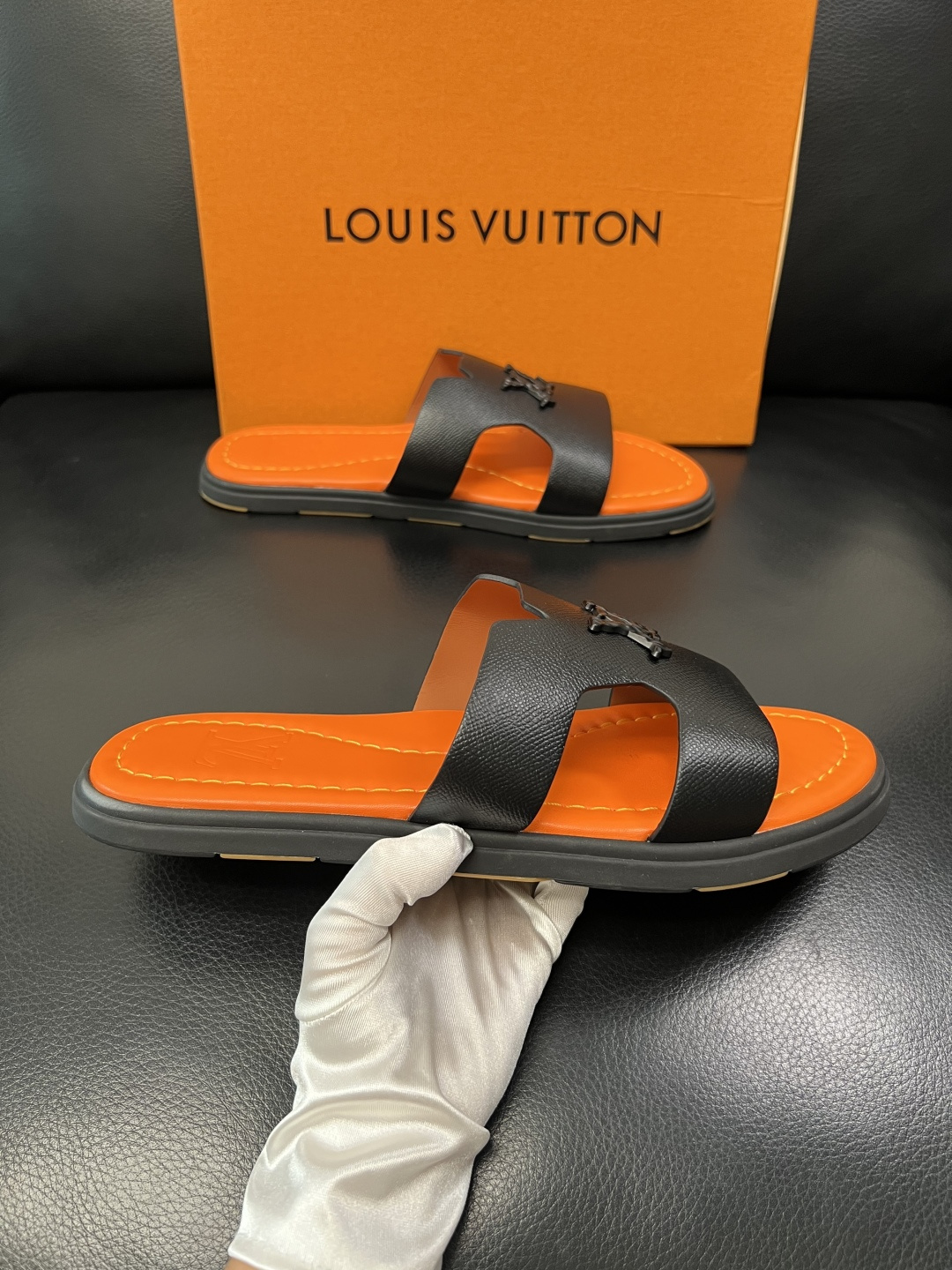 Lv 高品质 顶级工艺品 路易威登，拖鞋 专柜同步原厂配置，鞋面意大利进口，高品质拼接缤纷色彩复杂工艺品