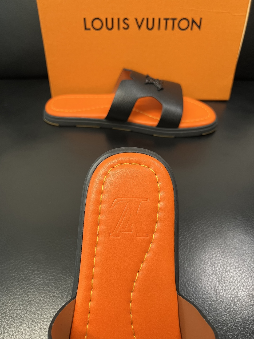 Lv 高品质 顶级工艺品 路易威登，拖鞋 专柜同步原厂配置，鞋面意大利进口，高品质拼接缤纷色彩复杂工艺品