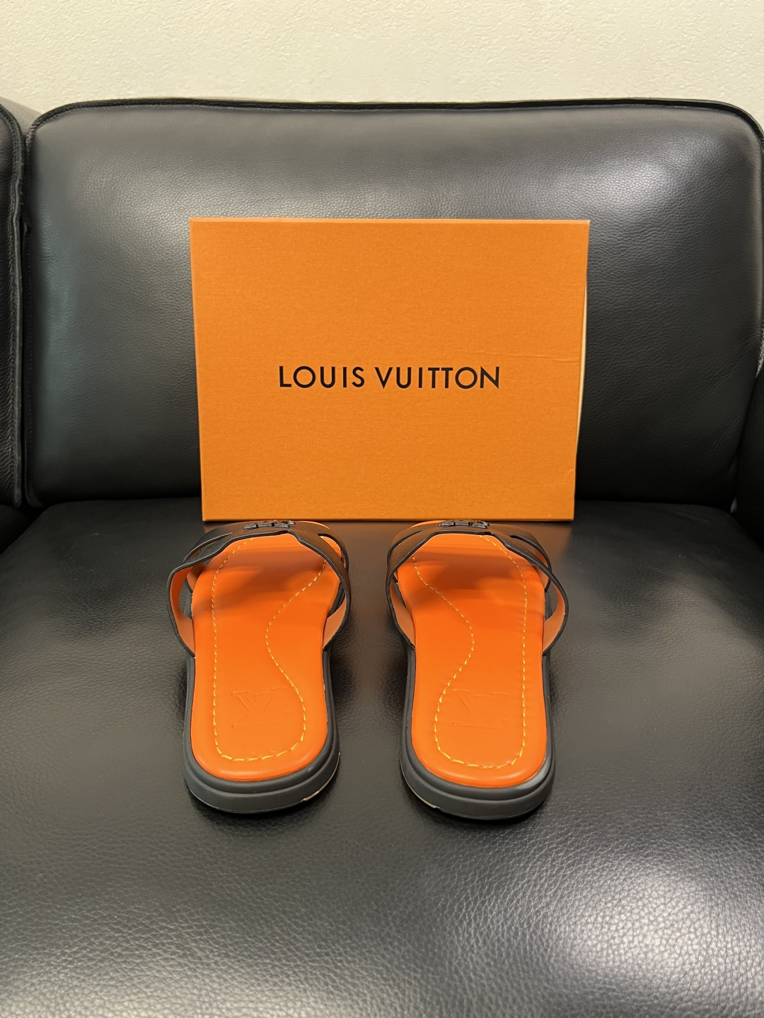 Lv 高品质 顶级工艺品 路易威登，拖鞋 专柜同步原厂配置，鞋面意大利进口，高品质拼接缤纷色彩复杂工艺品