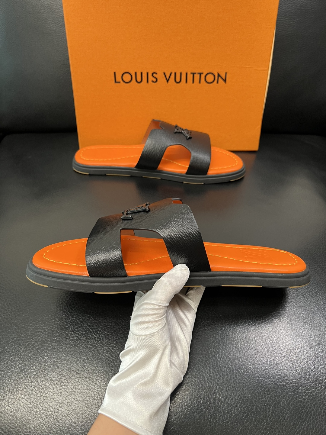 Lv 高品质 顶级工艺品 路易威登，拖鞋 专柜同步原厂配置，鞋面意大利进口，高品质拼接缤纷色彩复杂工艺品