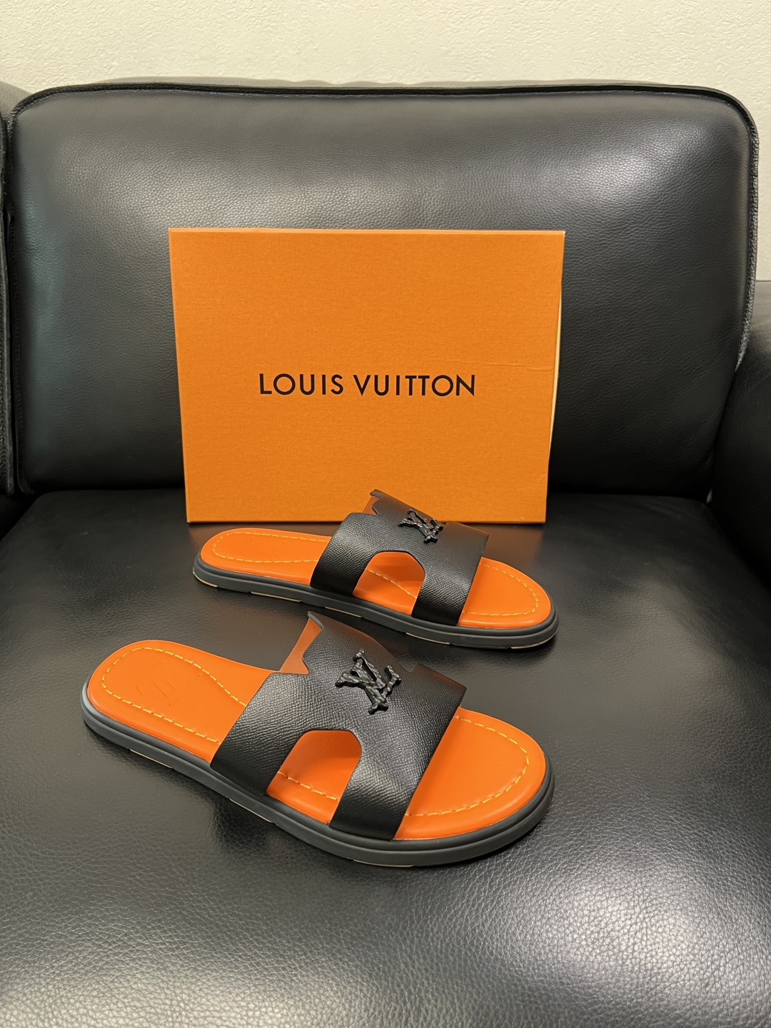 Lv 高品质 顶级工艺品 路易威登，拖鞋 专柜同步原厂配置，鞋面意大利进口，高品质拼接缤纷色彩复杂工艺品