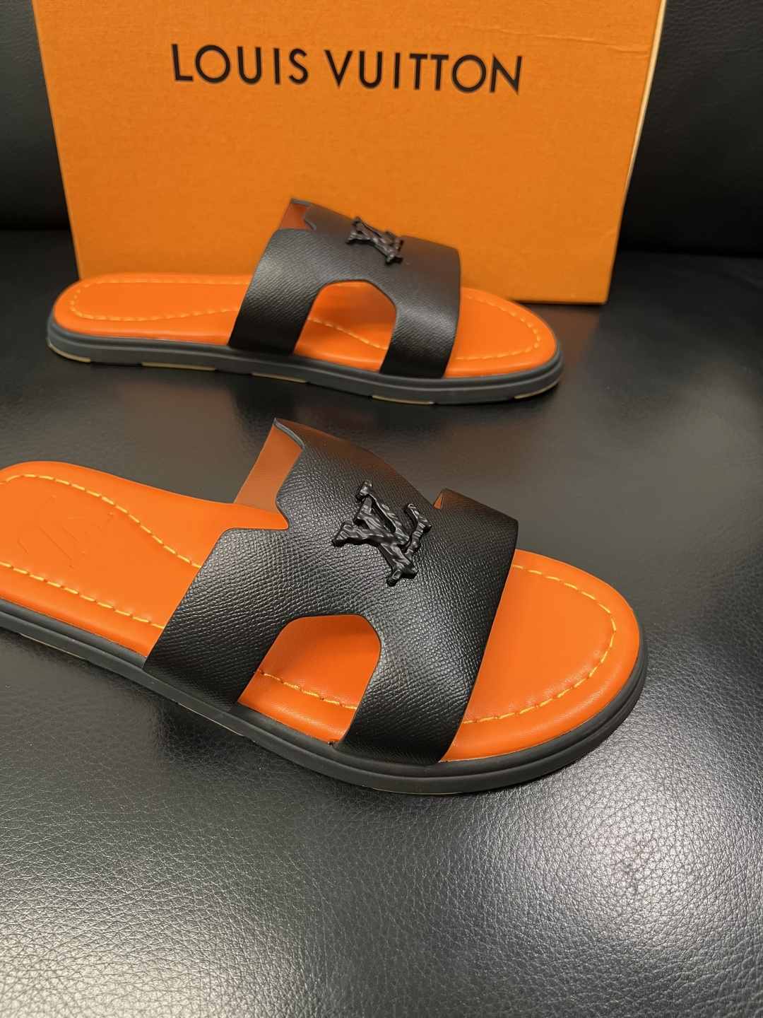 Lv 高品质 顶级工艺品 路易威登，拖鞋 专柜同步原厂配置，鞋面意大利进口，高品质拼接缤纷色彩复杂工艺品