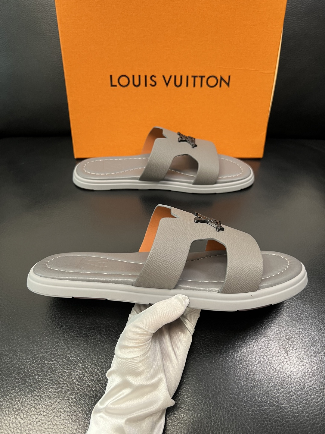 Lv 高品质 顶级工艺品 路易威登，拖鞋 专柜同步原厂配置，鞋面意大利进口，高品质拼接缤纷色彩复杂工艺品