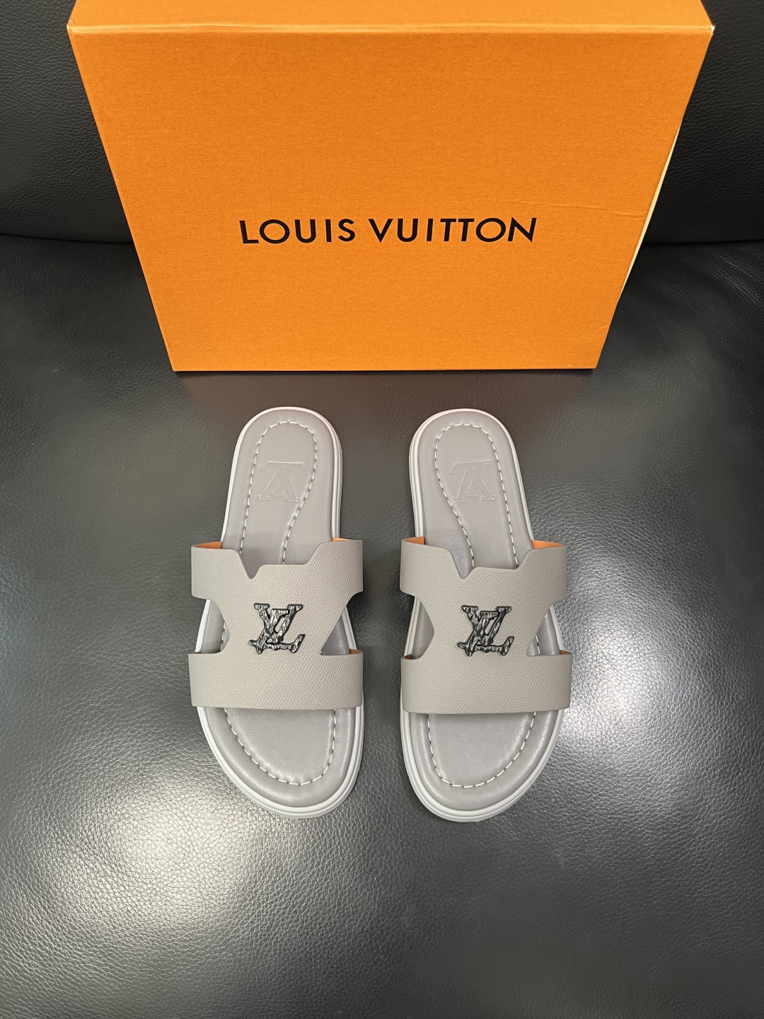 Lv 高品质 顶级工艺品 路易威登，拖鞋 专柜同步原厂配置，鞋面意大利进口，高品质拼接缤纷色彩复杂工艺品