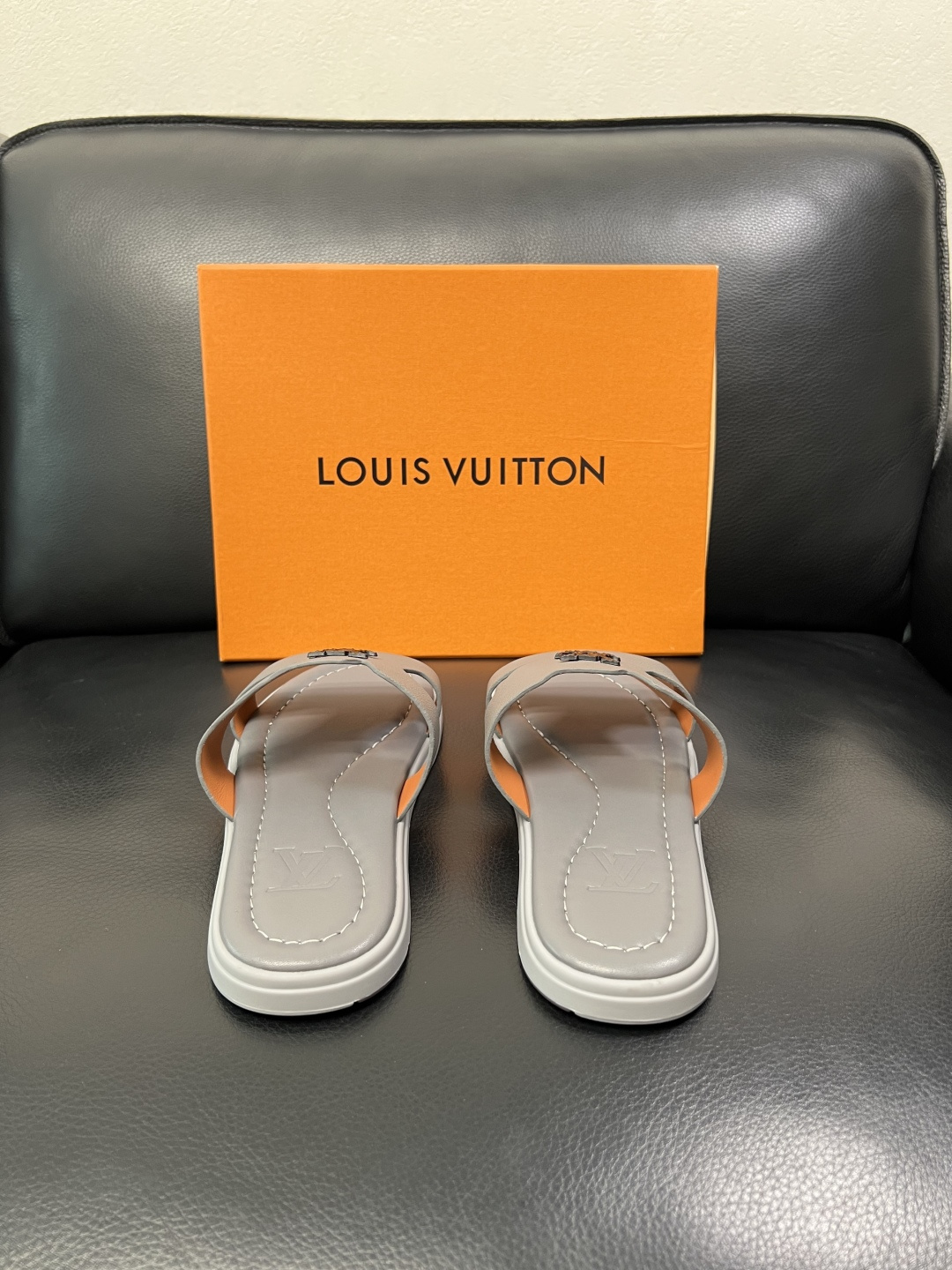 Lv 高品质 顶级工艺品 路易威登，拖鞋 专柜同步原厂配置，鞋面意大利进口，高品质拼接缤纷色彩复杂工艺品