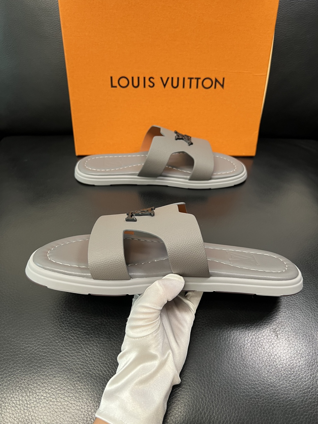 Lv 高品质 顶级工艺品 路易威登，拖鞋 专柜同步原厂配置，鞋面意大利进口，高品质拼接缤纷色彩复杂工艺品