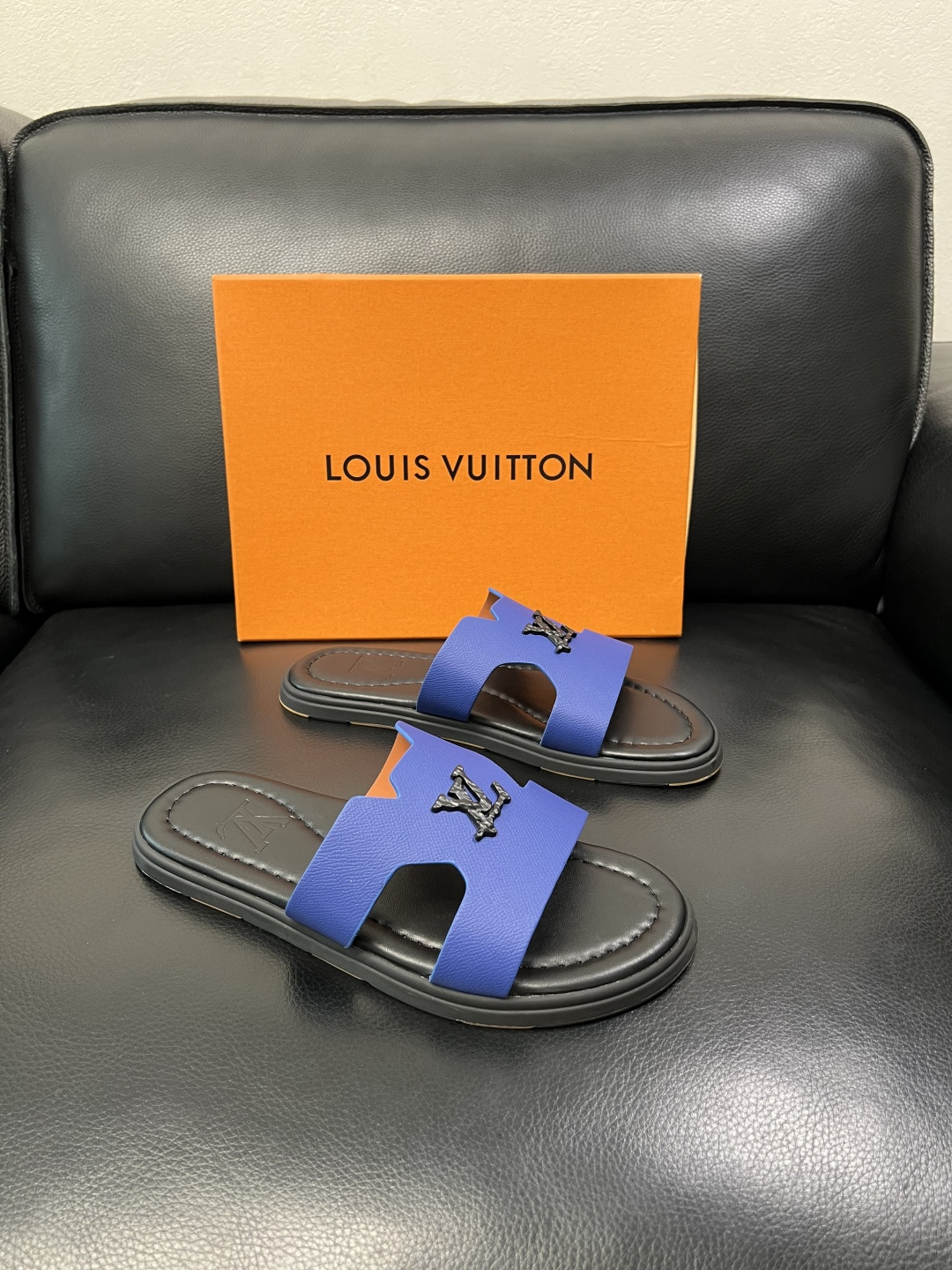 Lv 高品质 顶级工艺品 路易威登，拖鞋 专柜同步原厂配置，鞋面意大利进口，高品质拼接缤纷色彩复杂工艺品