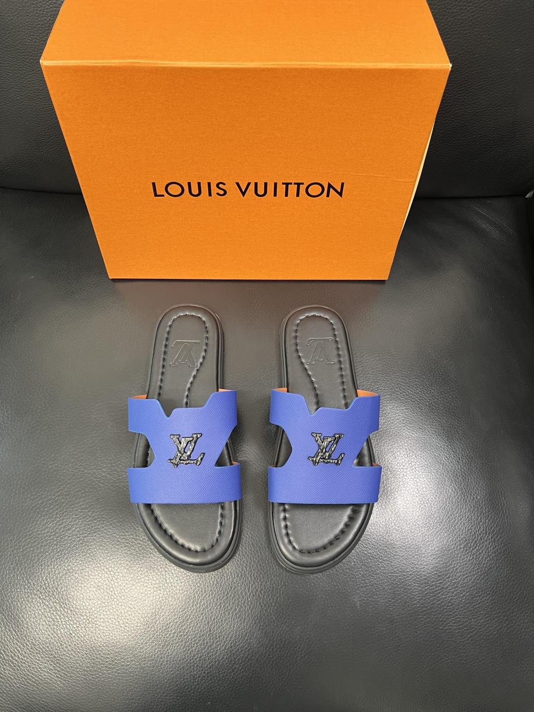 Lv 高品质 顶级工艺品 路易威登，拖鞋 专柜同步原厂配置，鞋面意大利进口，高品质拼接缤纷色彩复杂工艺品