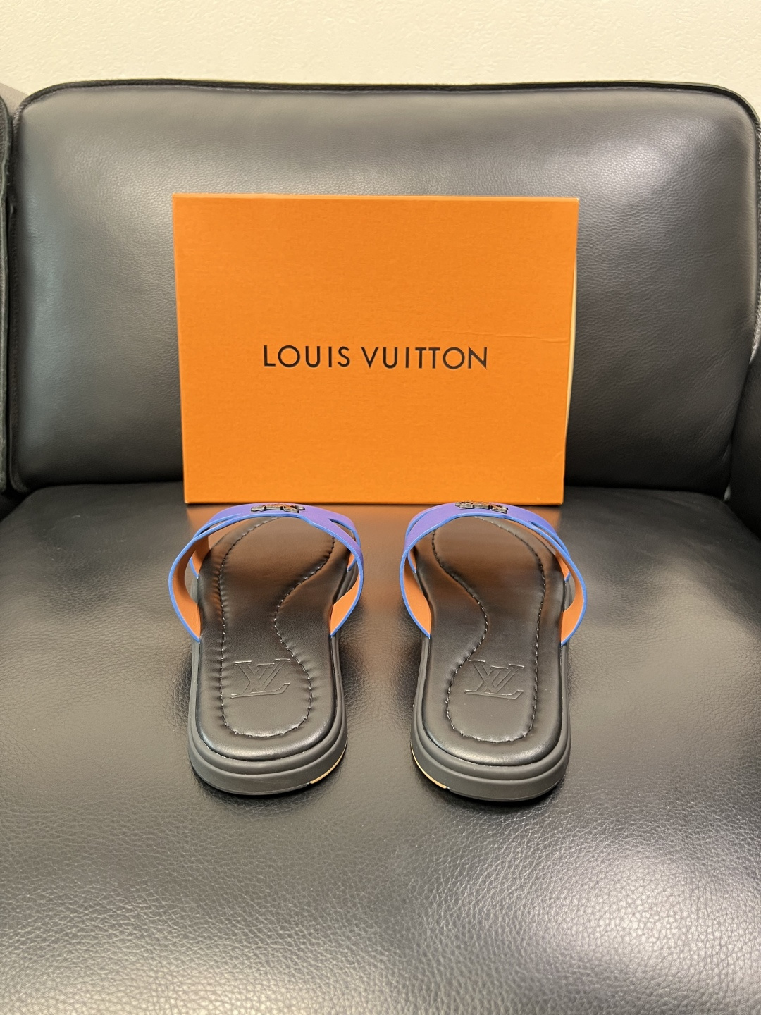 Lv 高品质 顶级工艺品 路易威登，拖鞋 专柜同步原厂配置，鞋面意大利进口，高品质拼接缤纷色彩复杂工艺品