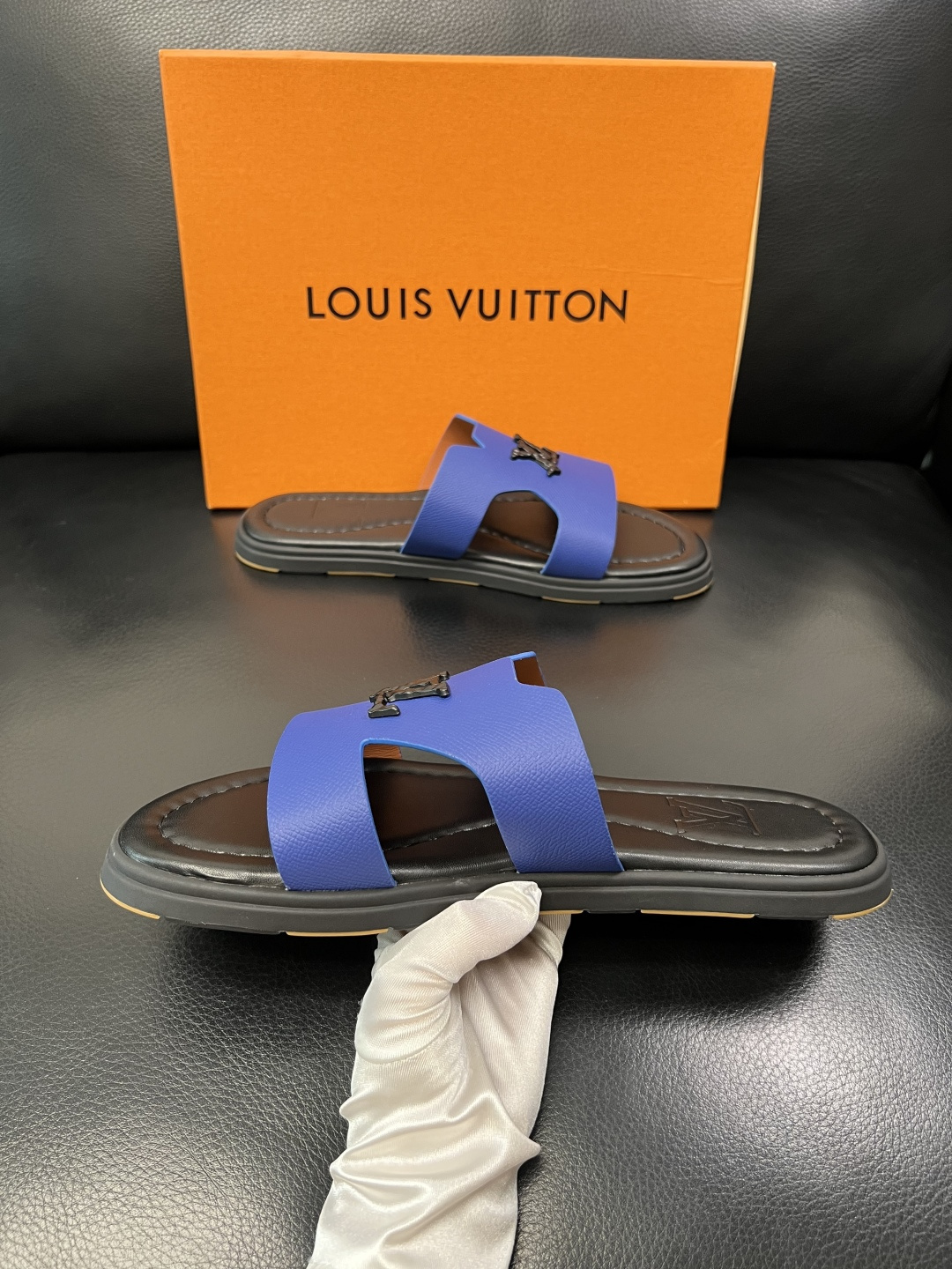 Lv 高品质 顶级工艺品 路易威登，拖鞋 专柜同步原厂配置，鞋面意大利进口，高品质拼接缤纷色彩复杂工艺品