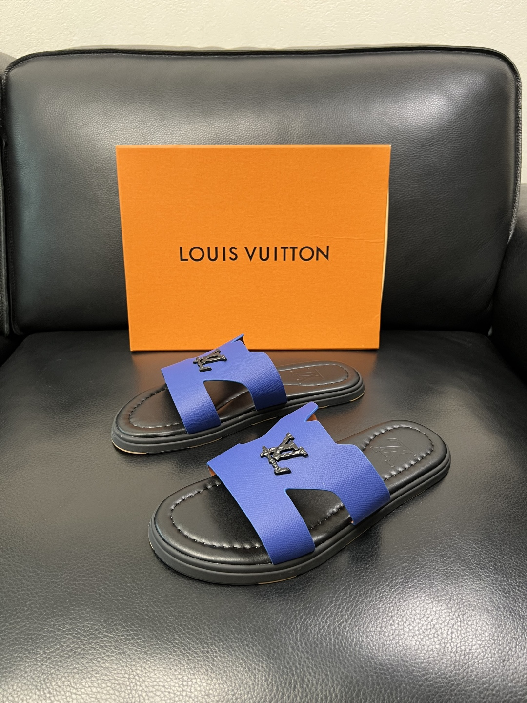 Lv 高品质 顶级工艺品 路易威登，拖鞋 专柜同步原厂配置，鞋面意大利进口，高品质拼接缤纷色彩复杂工艺品