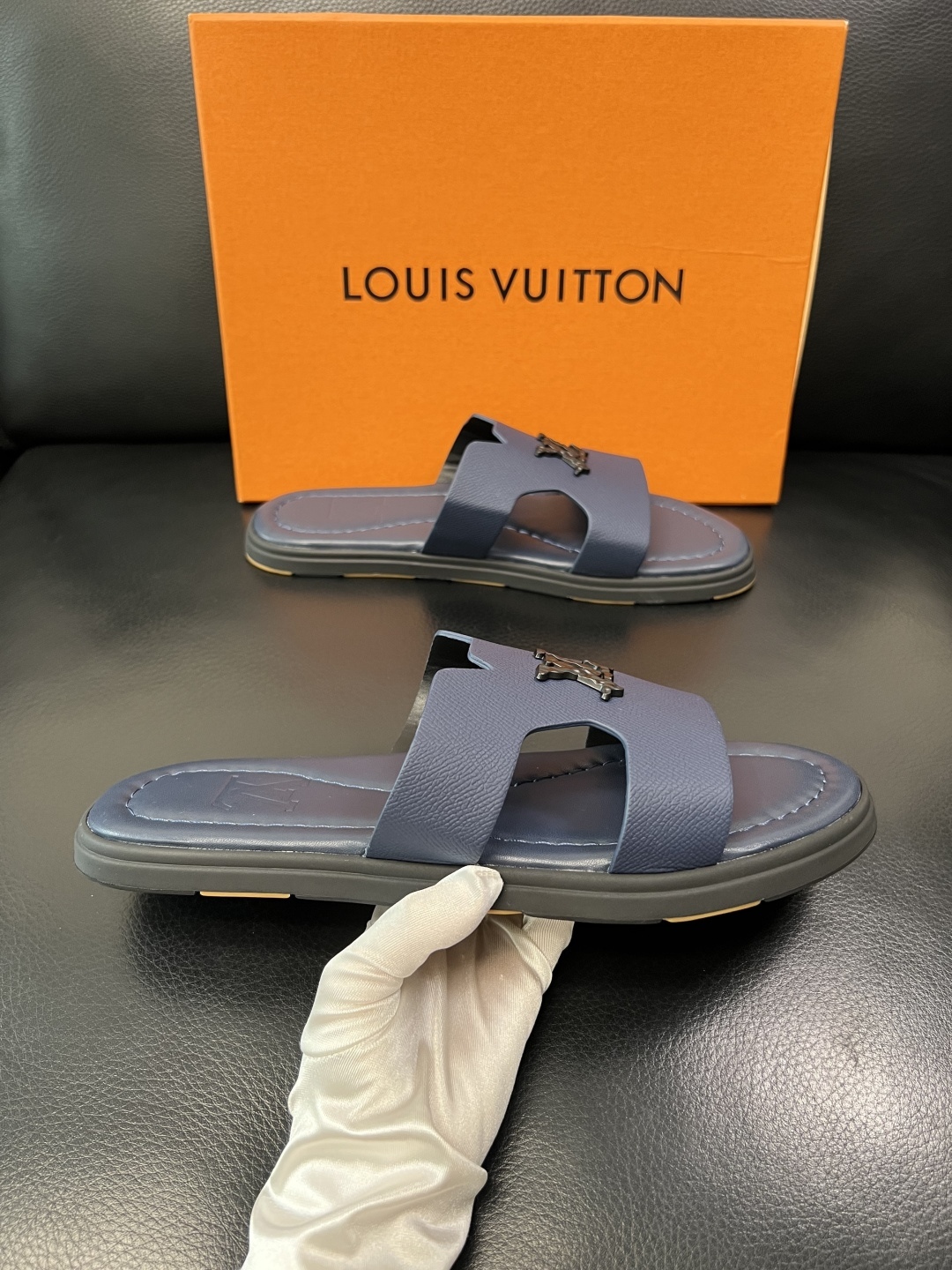 Lv 高品质 顶级工艺品 路易威登，拖鞋 专柜同步原厂配置，鞋面意大利进口，高品质拼接缤纷色彩复杂工艺品