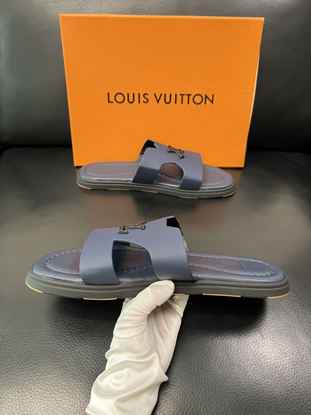 Lv 高品质 顶级工艺品 路易威登，拖鞋 专柜同步原厂配置，鞋面意大利进口，高品质拼接缤纷色彩复杂工艺品