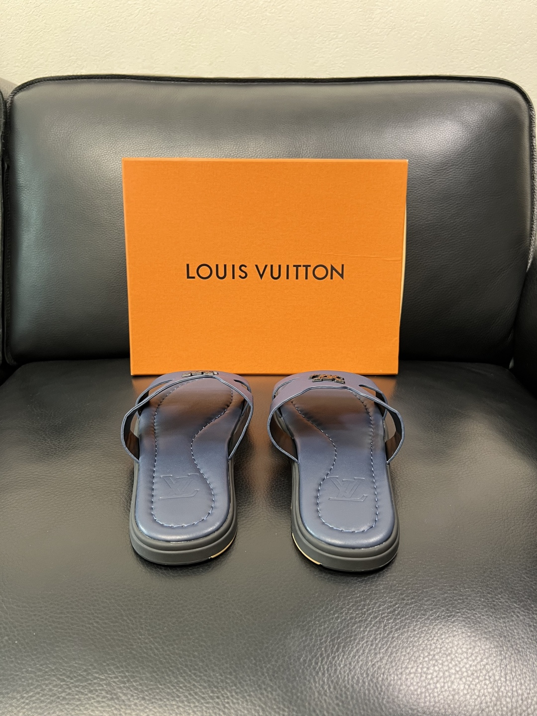 Lv 高品质 顶级工艺品 路易威登，拖鞋 专柜同步原厂配置，鞋面意大利进口，高品质拼接缤纷色彩复杂工艺品