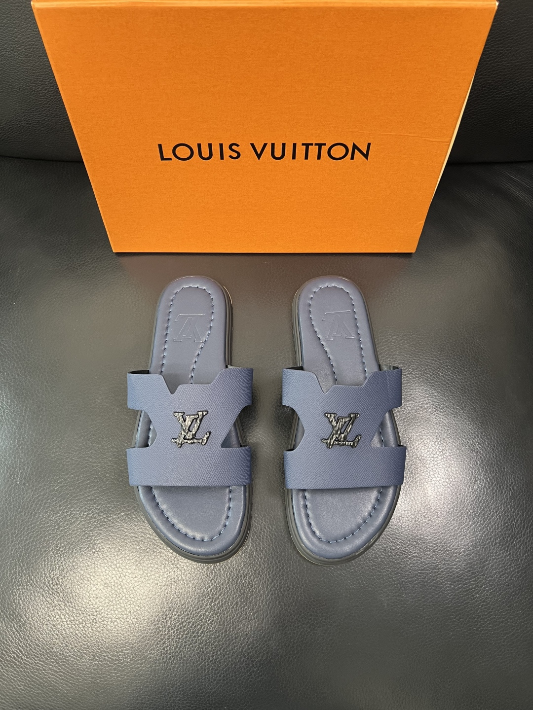 Lv 高品质 顶级工艺品 路易威登，拖鞋 专柜同步原厂配置，鞋面意大利进口，高品质拼接缤纷色彩复杂工艺品