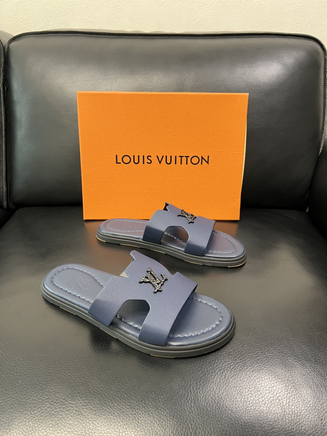 Lv 高品质 顶级工艺品 路易威登，拖鞋 专柜同步原厂配置，鞋面意大利进口，高品质拼接缤纷色彩复杂工艺品