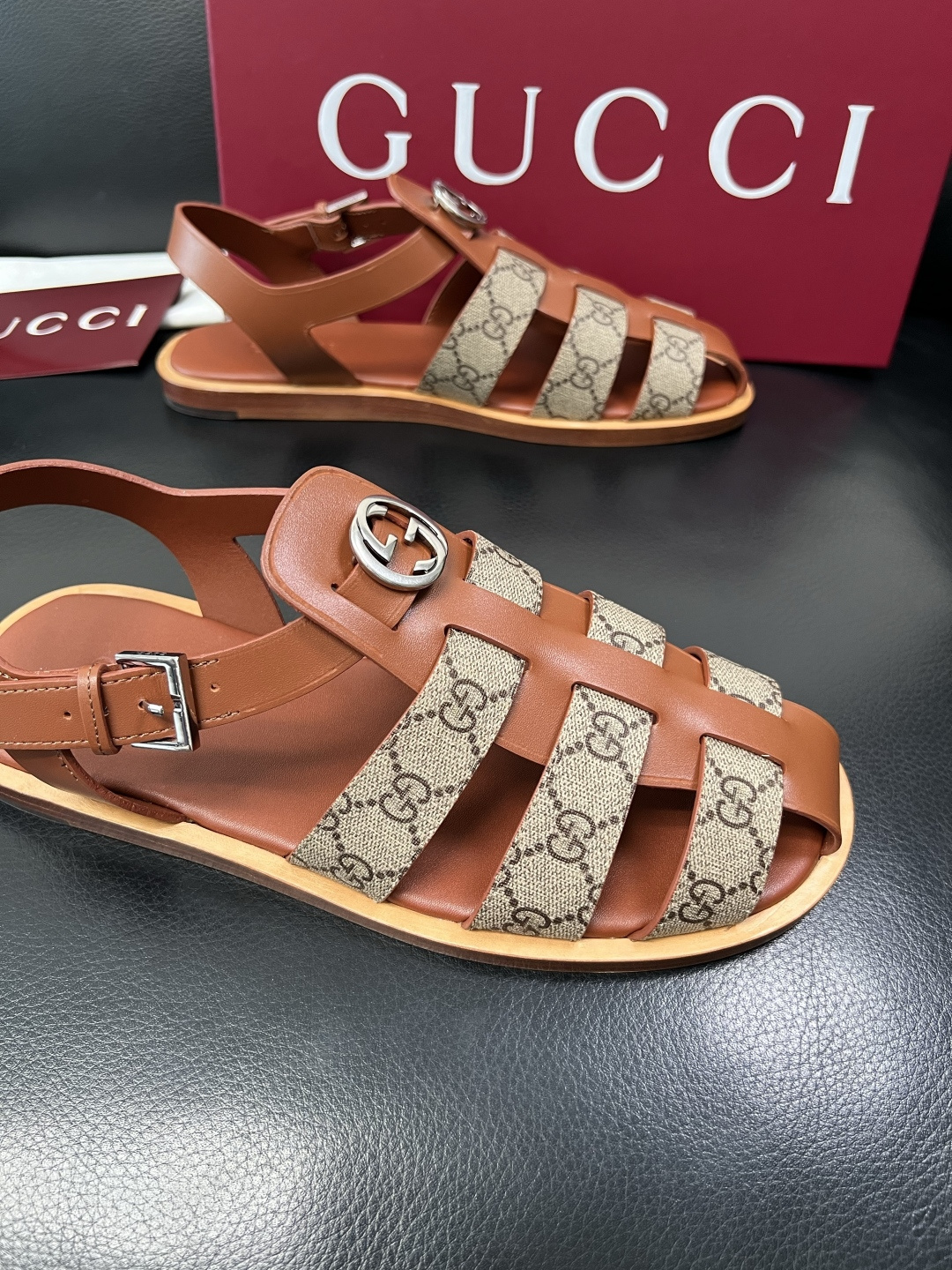 Gucci 高品质 顶级工艺品 古奇 拖鞋专柜新款原厂配置，意大利进口牛皮面料，进口牛皮内里垫，透气舒适