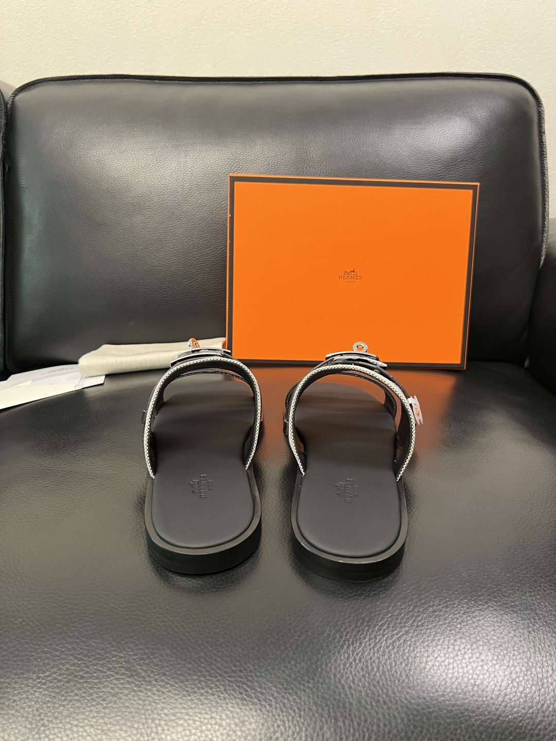 Hermes 高品质 顶级工艺品 爱马仕 拖鞋专柜同步发售原厂配置，意大利进口原版牛皮面料，高品质拼接工