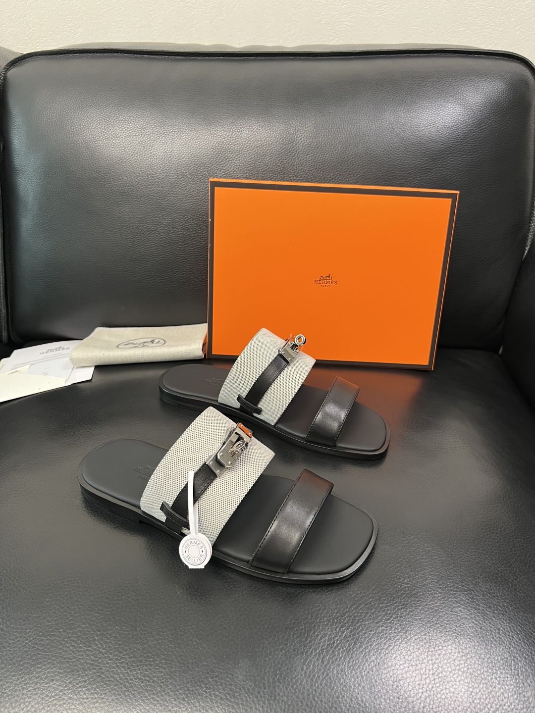 Hermes 高品质 顶级工艺品 爱马仕 拖鞋专柜同步发售原厂配置，意大利进口原版牛皮面料，高品质拼接工