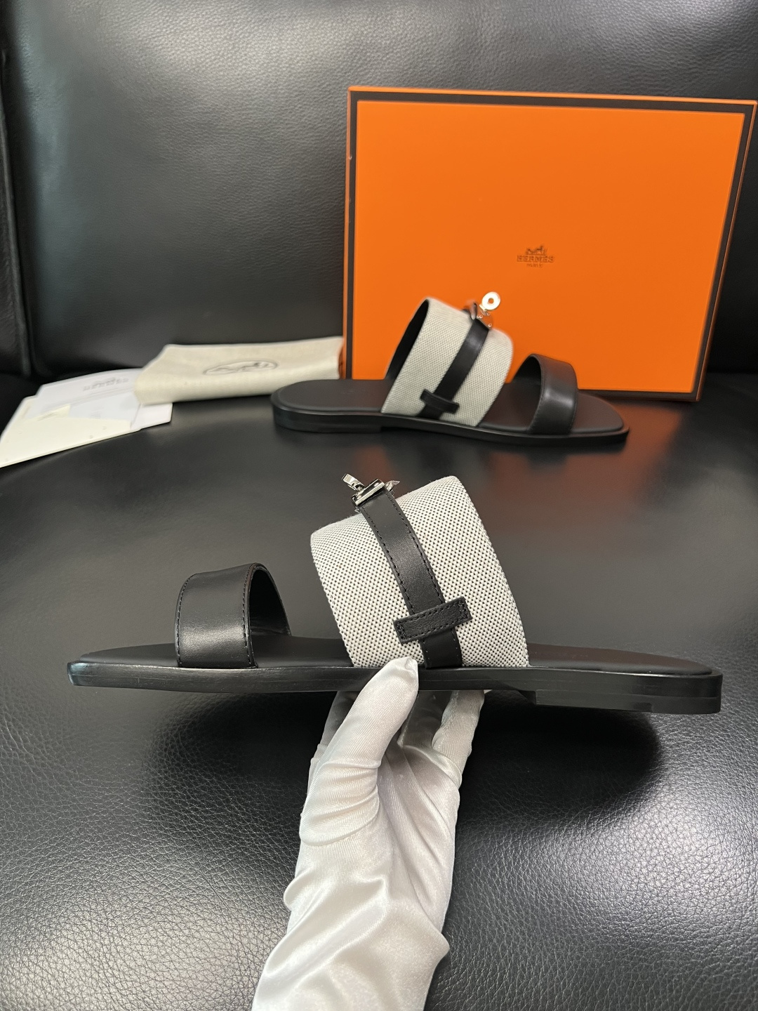 Hermes 高品质 顶级工艺品 爱马仕 拖鞋专柜同步发售原厂配置，意大利进口原版牛皮面料，高品质拼接工