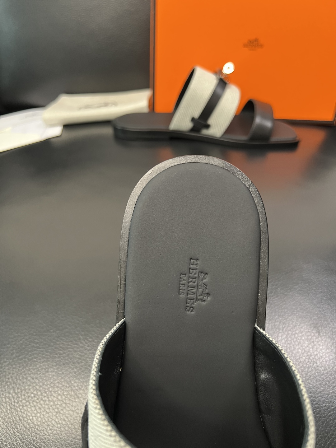 Hermes 高品质 顶级工艺品 爱马仕 拖鞋专柜同步发售原厂配置，意大利进口原版牛皮面料，高品质拼接工