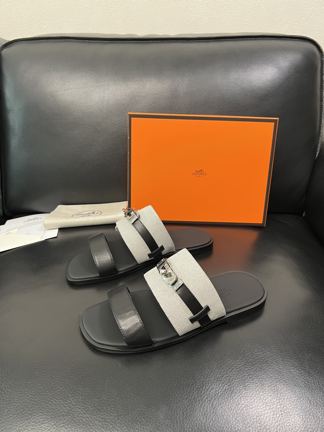 Hermes 高品质 顶级工艺品 爱马仕 拖鞋专柜同步发售原厂配置，意大利进口原版牛皮面料，高品质拼接工