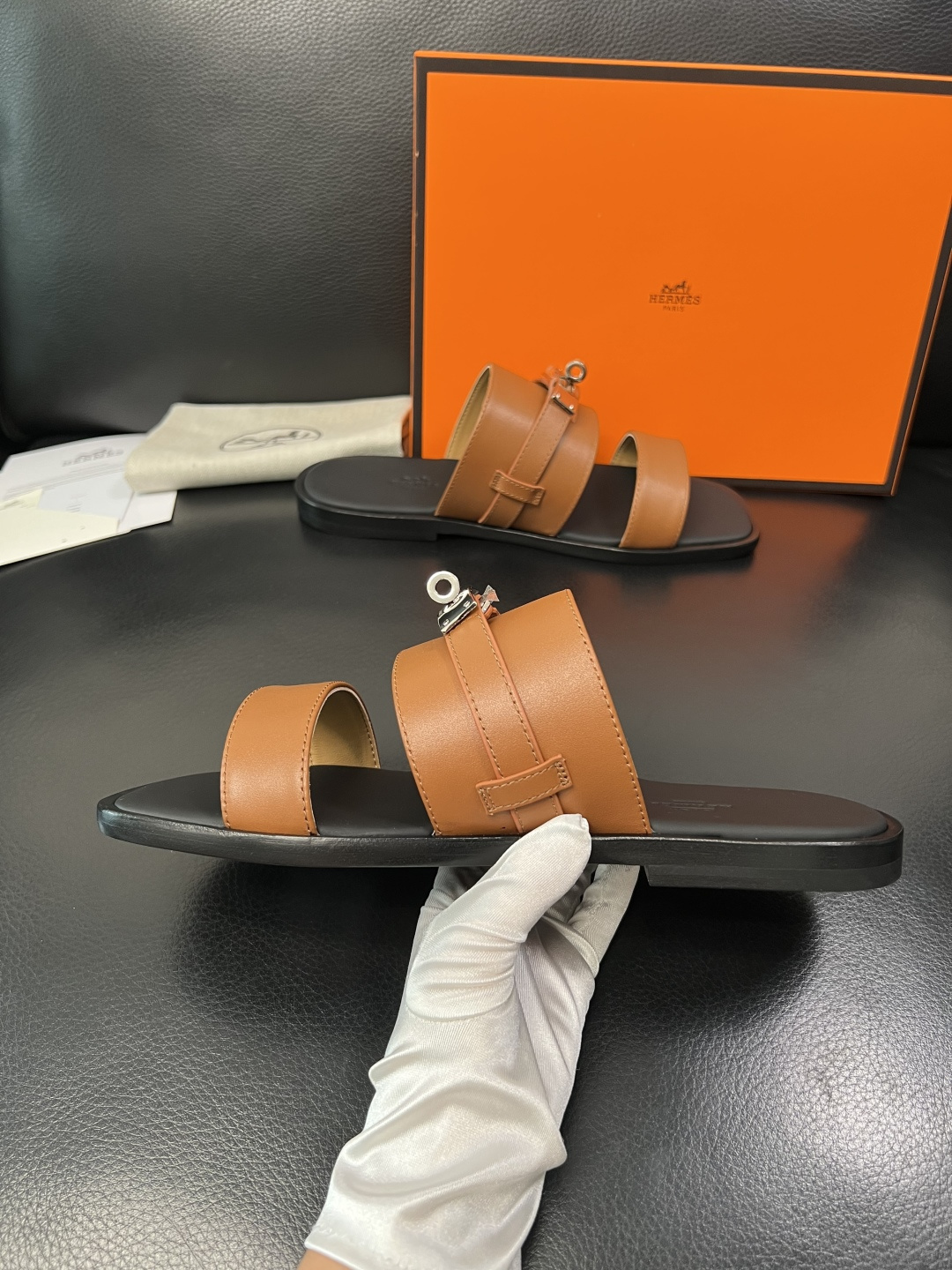 Hermes 高品质 顶级工艺品 爱马仕 拖鞋专柜同步发售原厂配置，意大利进口原版牛皮面料，高品质拼接工