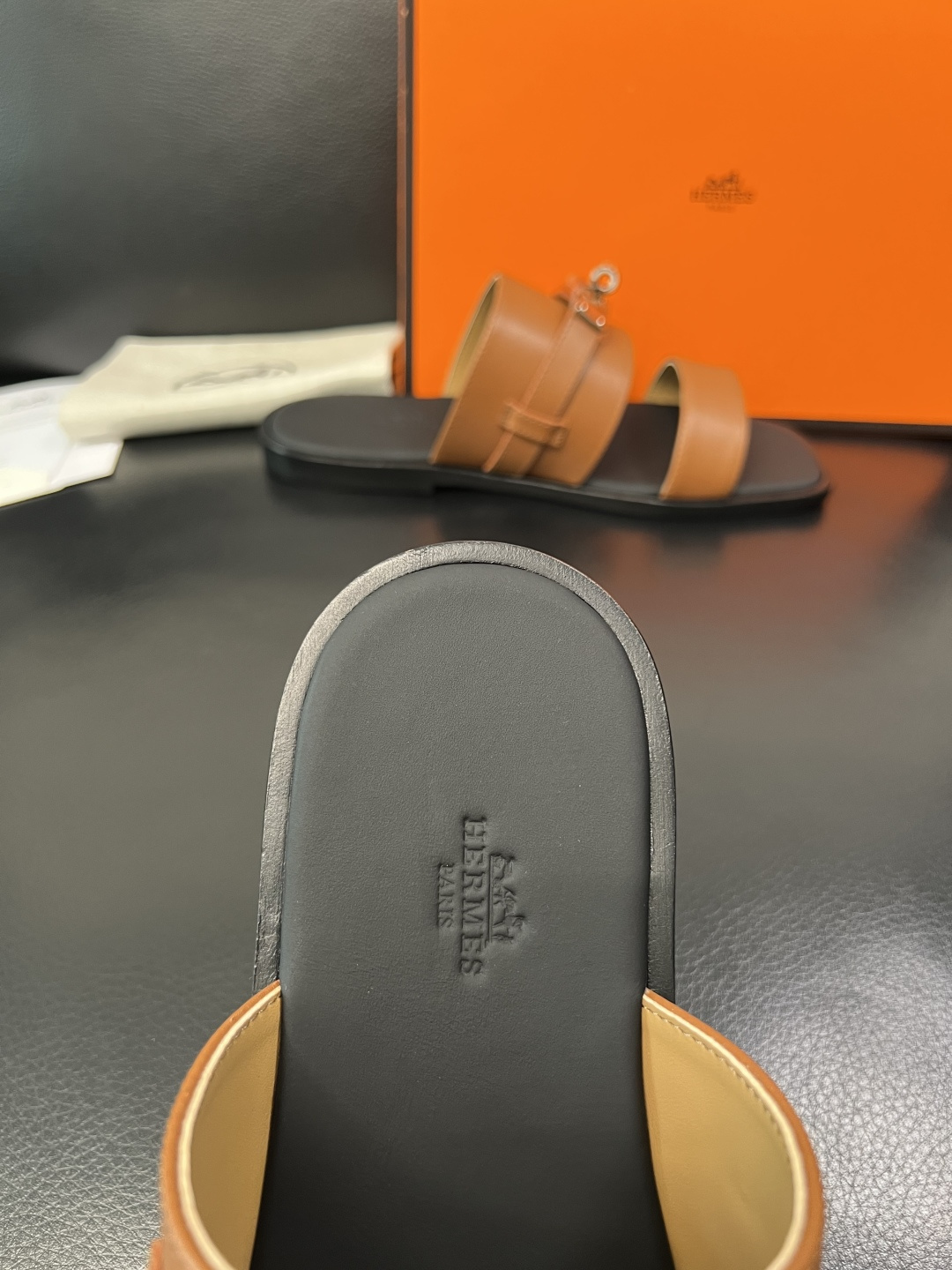 Hermes 高品质 顶级工艺品 爱马仕 拖鞋专柜同步发售原厂配置，意大利进口原版牛皮面料，高品质拼接工