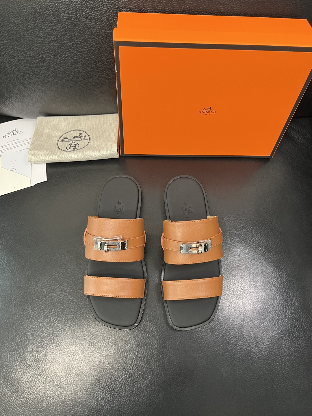 Hermes 高品质 顶级工艺品 爱马仕 拖鞋专柜同步发售原厂配置，意大利进口原版牛皮面料，高品质拼接工