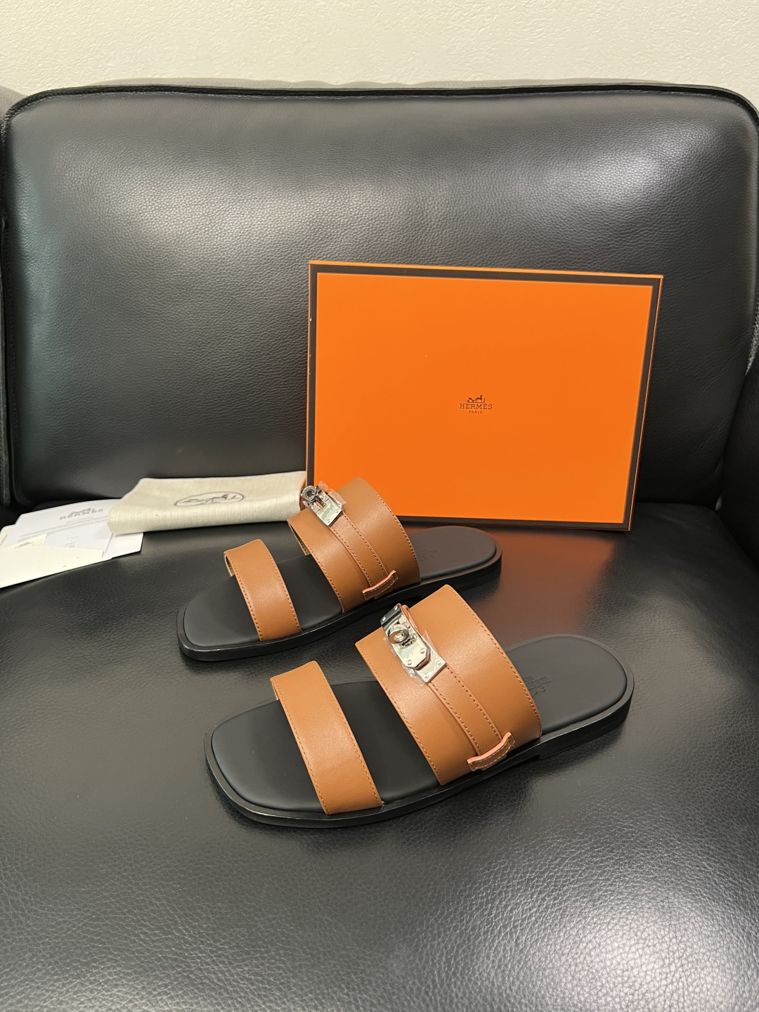 Hermes 高品质 顶级工艺品 爱马仕 拖鞋专柜同步发售原厂配置，意大利进口原版牛皮面料，高品质拼接工