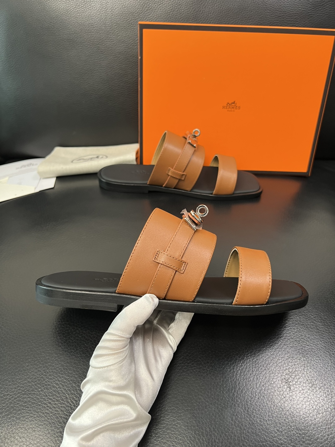 Hermes 高品质 顶级工艺品 爱马仕 拖鞋专柜同步发售原厂配置，意大利进口原版牛皮面料，高品质拼接工