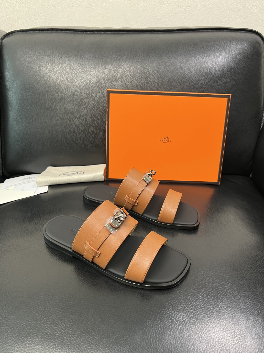 Hermes 高品质 顶级工艺品 爱马仕 拖鞋专柜同步发售原厂配置，意大利进口原版牛皮面料，高品质拼接工