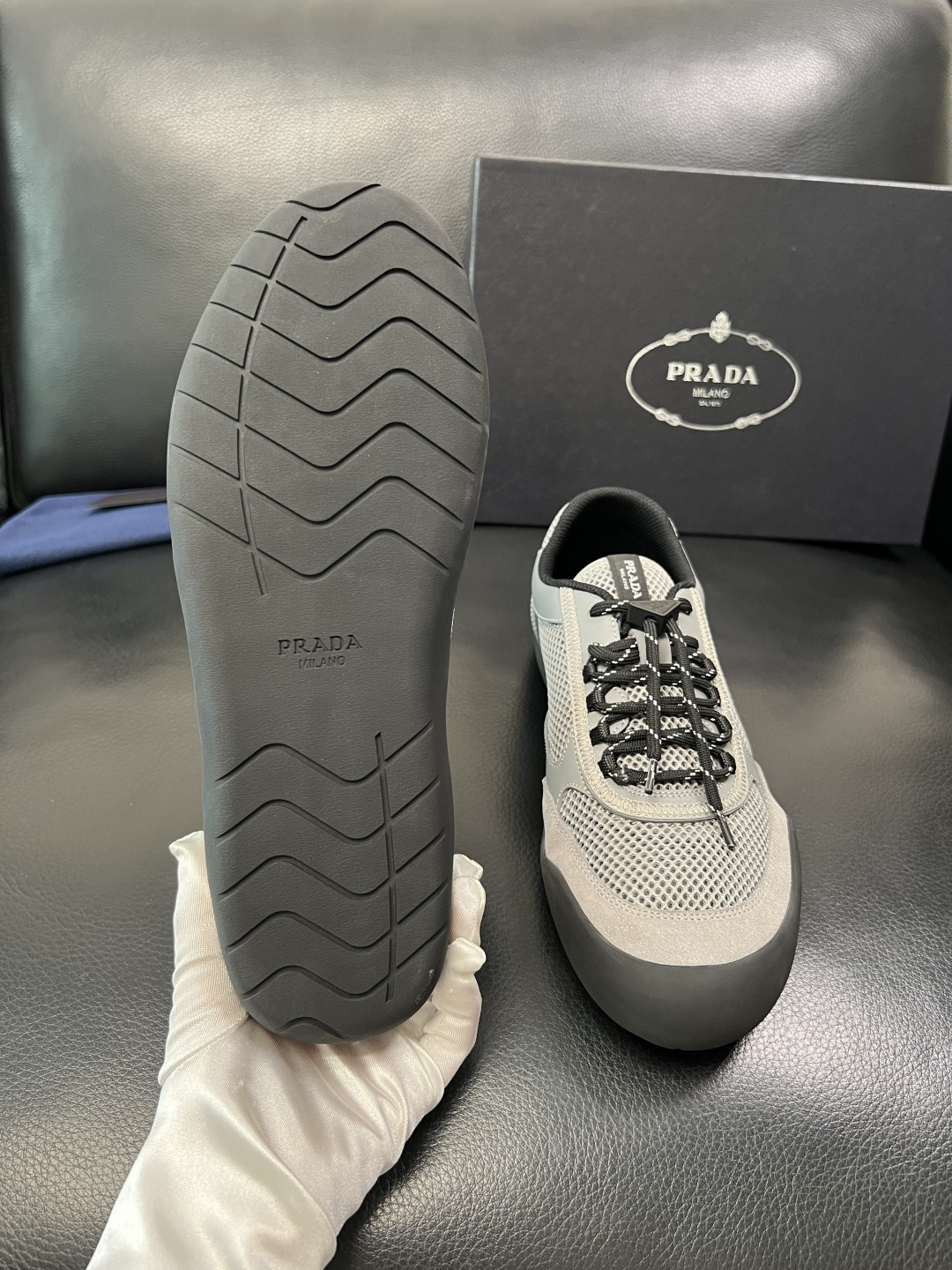 Prada 顶级工艺品，普拉达 专柜同步，原厂配置意大利进口牛皮拼布面料，进口牛皮内里垫，透气舒适，鞋底
