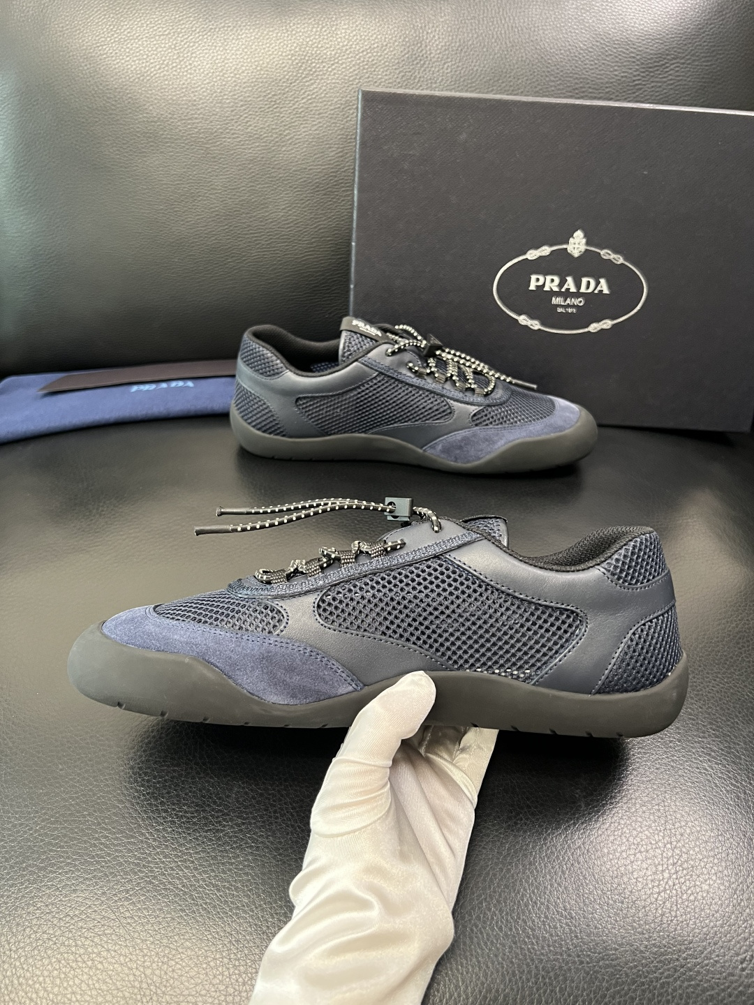 Prada 顶级工艺品，普拉达 专柜同步，原厂配置意大利进口牛皮拼布面料，进口牛皮内里垫，透气舒适，鞋底