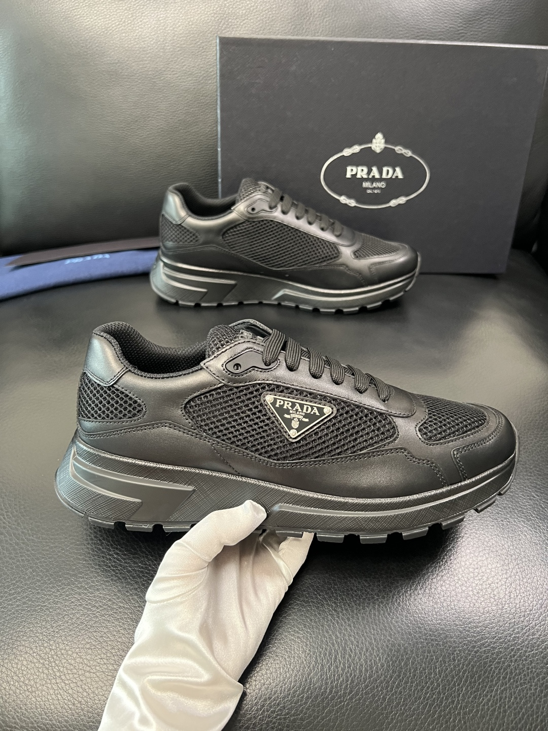 Prada 顶级工艺品，普拉达 专柜同步，原厂配置意大利进口牛皮拼布面料，进口牛皮内里垫，透气舒适，鞋底